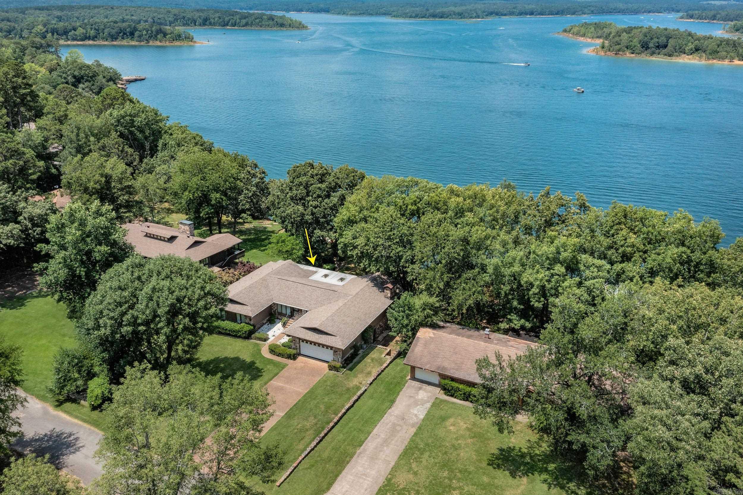 BRIARCLIFF - LAKE - Residential
