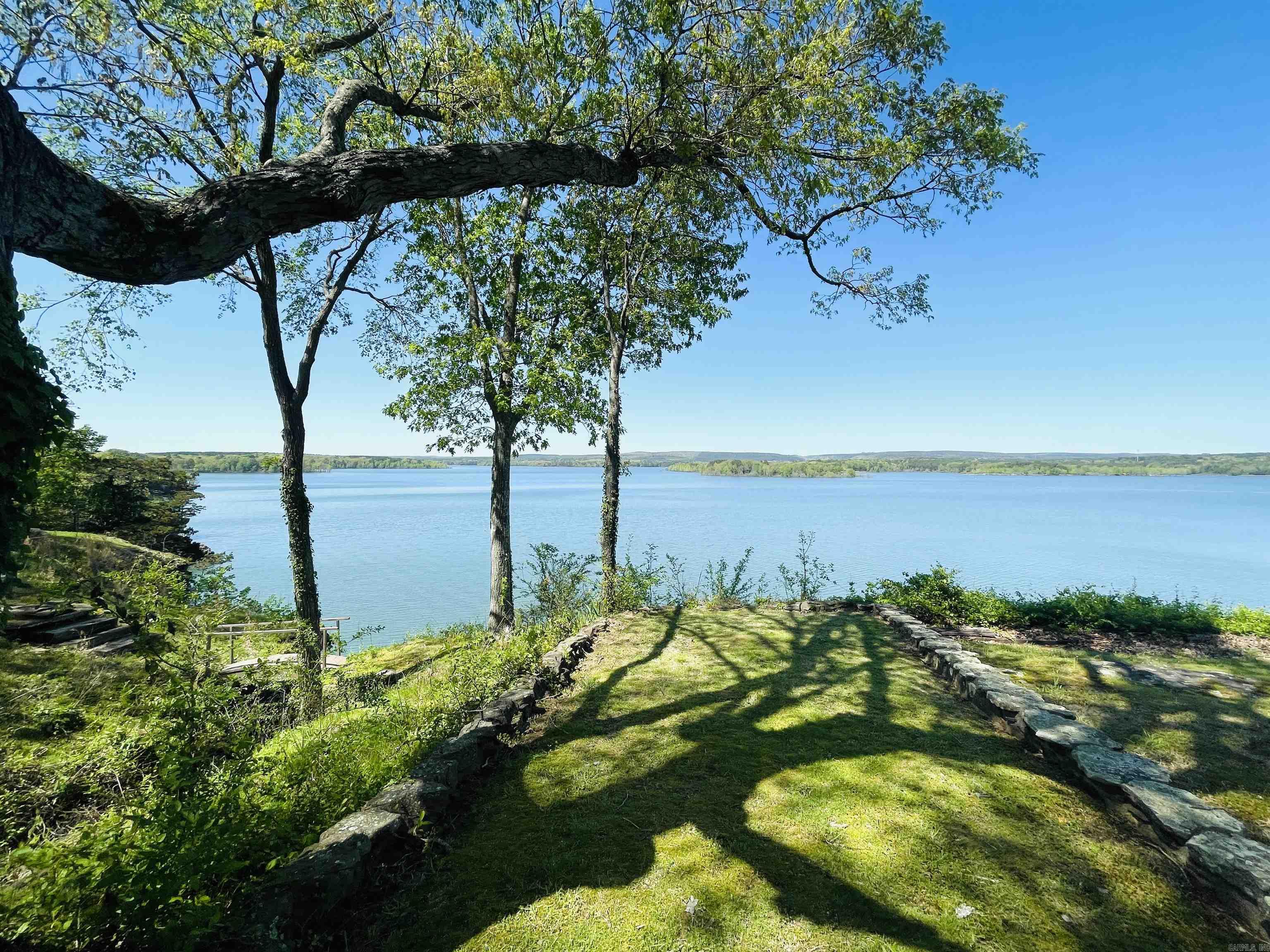 BRIARCLIFF - LAKE - Residential