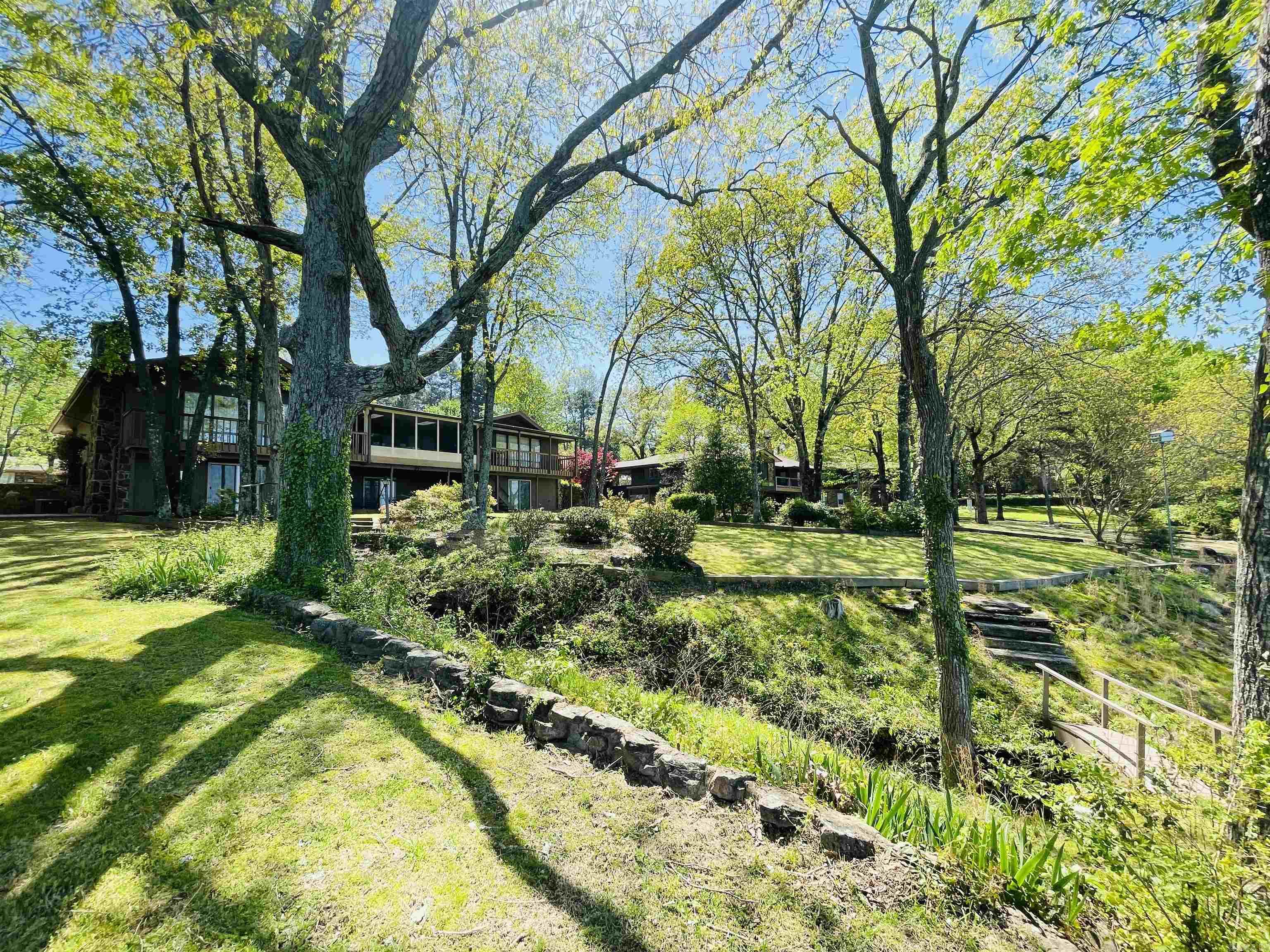 BRIARCLIFF - LAKE - Residential
