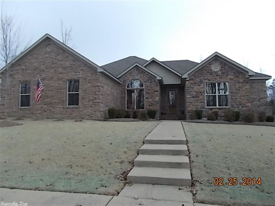 Stunning home with 5 Star energy efficiency rating.  Beautiful split plan has large living room with soaring ceilings & corner fireplace.  Second area open to Living room for den or formal dining.  Spacious master with tray ceiling & bath with whirlpool tub & large closet.  Great kitchen with stainless steel appliances, corian countertops & pantry.  Central vac system & lots of other upgrades.  Exterior is all brick & the yard is well groomed.  All this in quiet Silver Springs golf course loc. See Ag.Rmk