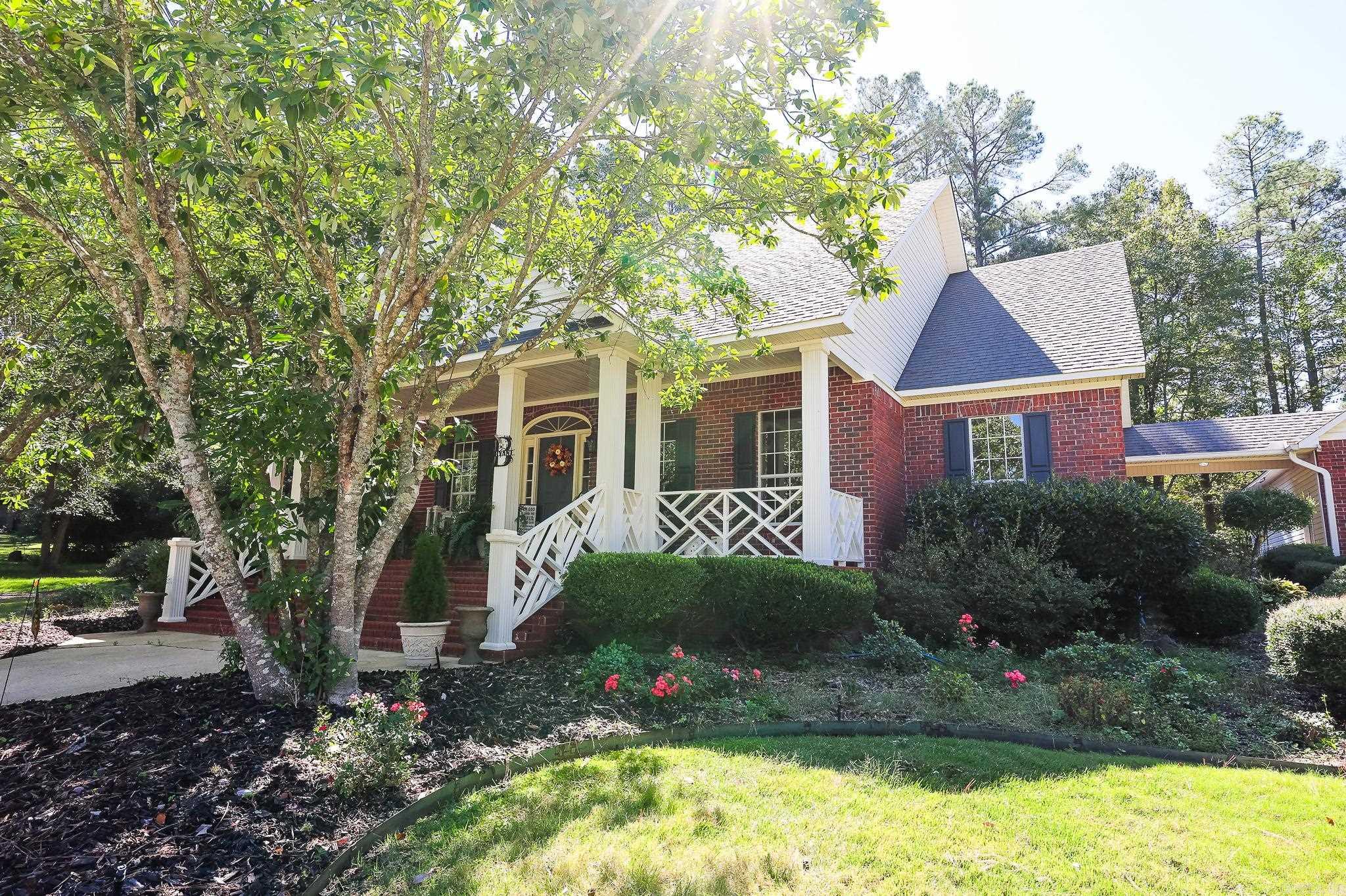 COUNTRY CLUB ESTATES - Residential