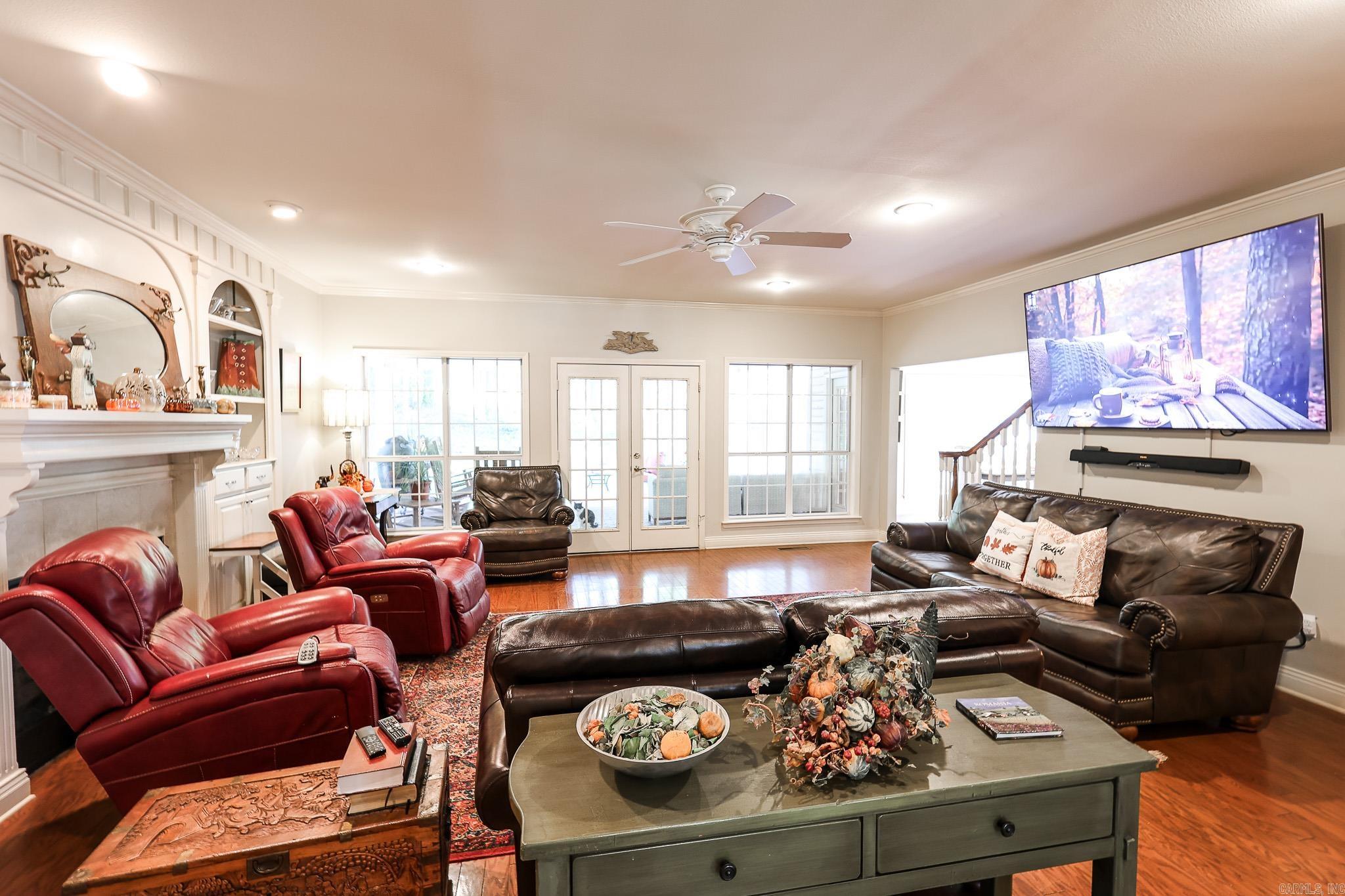COUNTRY CLUB ESTATES - Residential