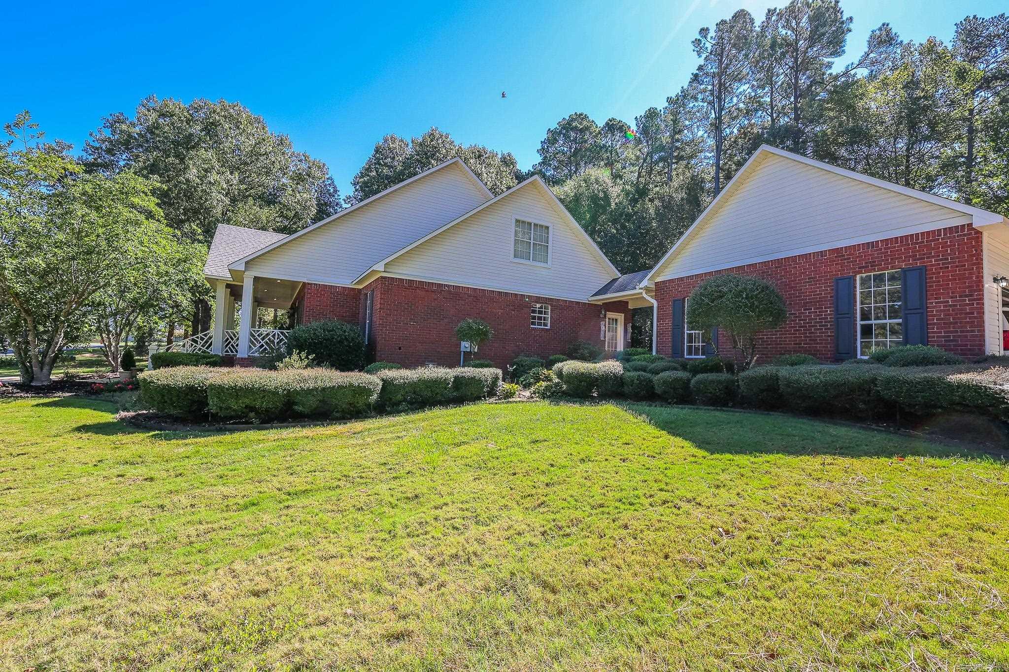 COUNTRY CLUB ESTATES - Residential