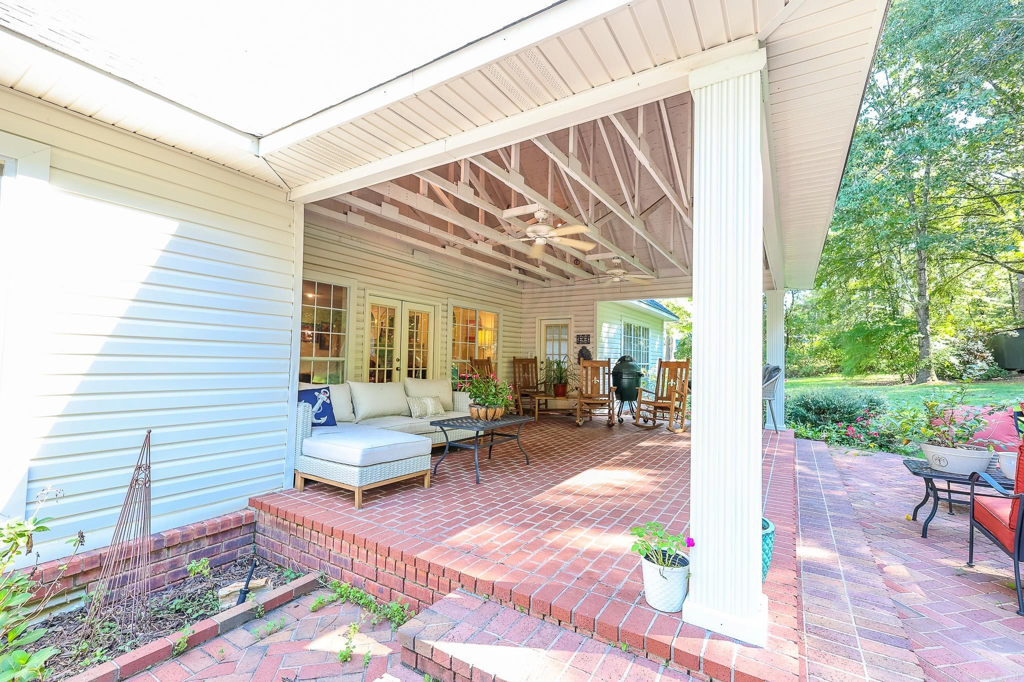COUNTRY CLUB ESTATES - Residential