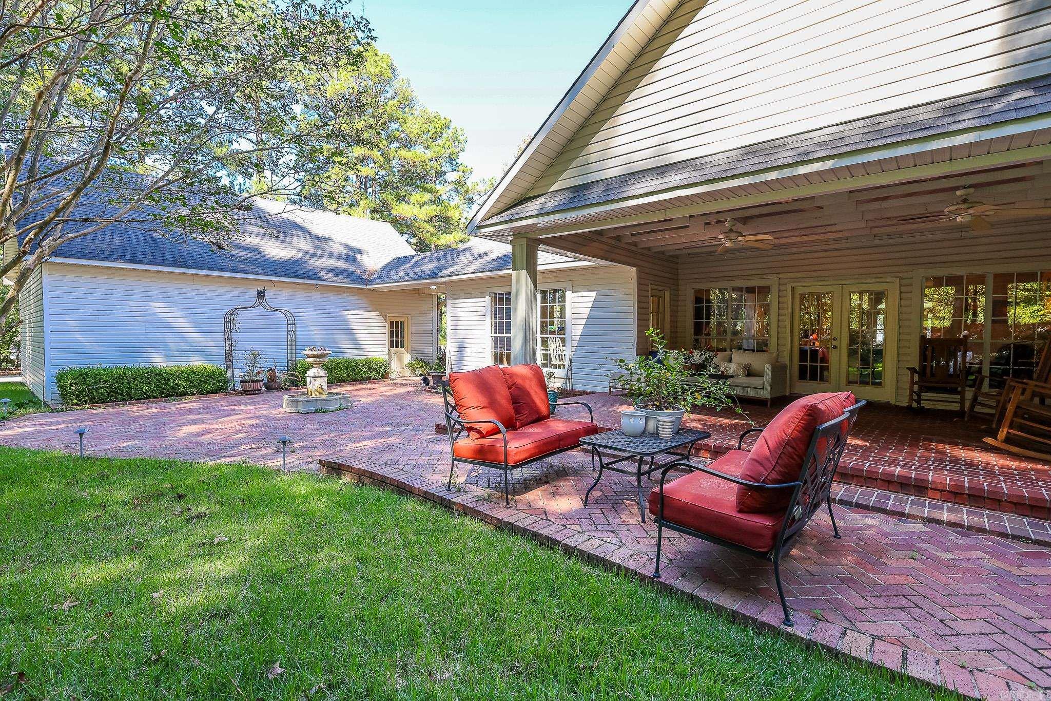 COUNTRY CLUB ESTATES - Residential