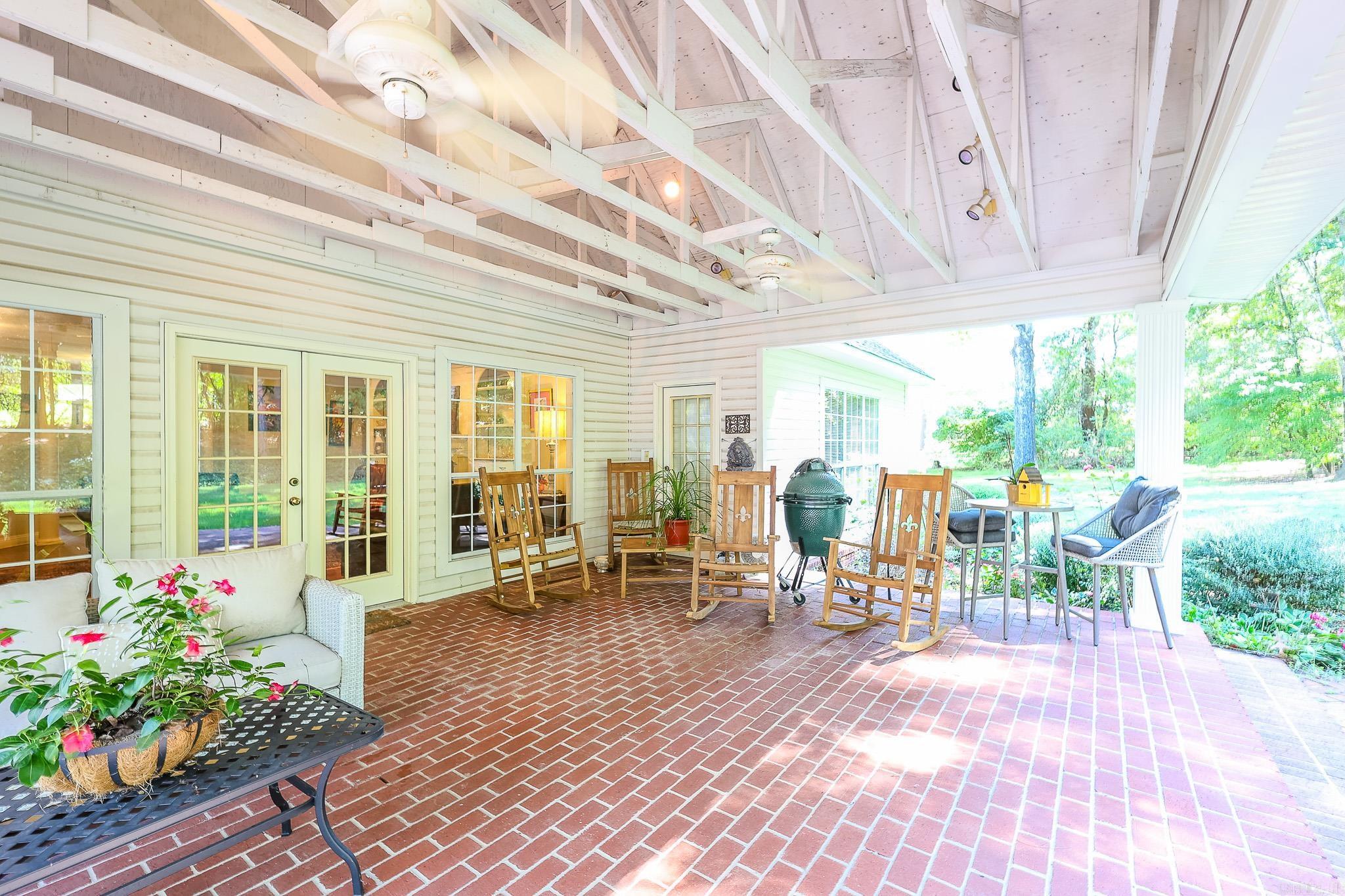 COUNTRY CLUB ESTATES - Residential