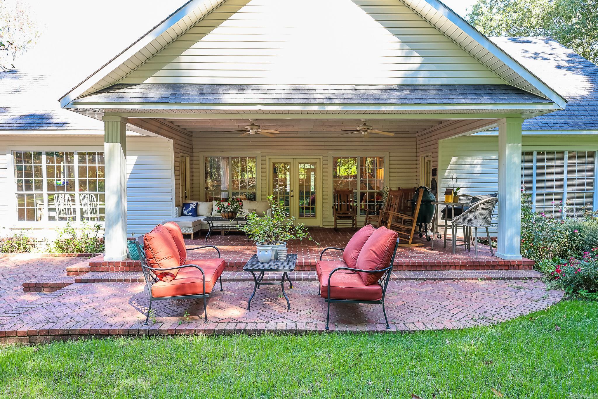 COUNTRY CLUB ESTATES - Residential