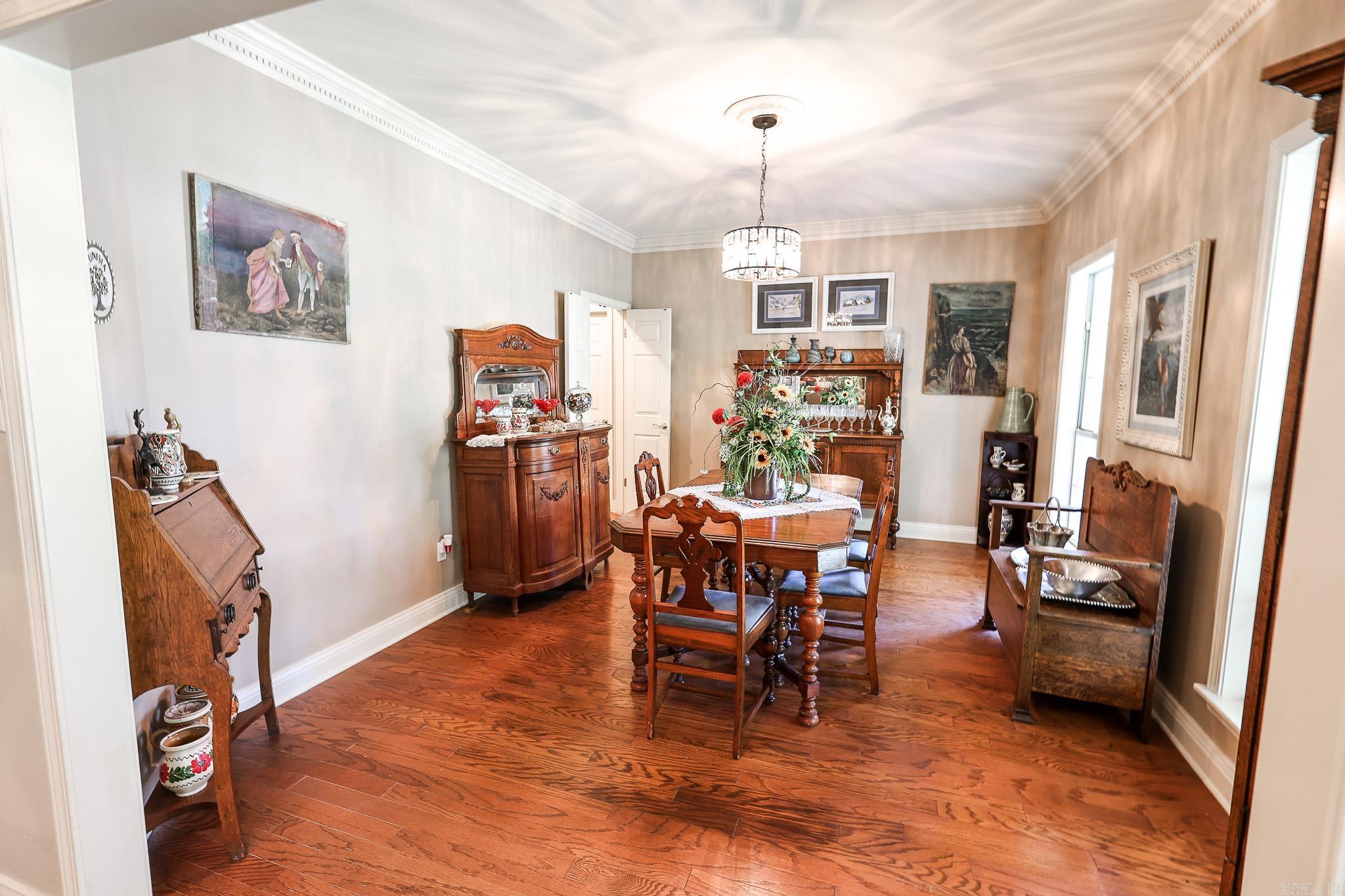 COUNTRY CLUB ESTATES - Residential