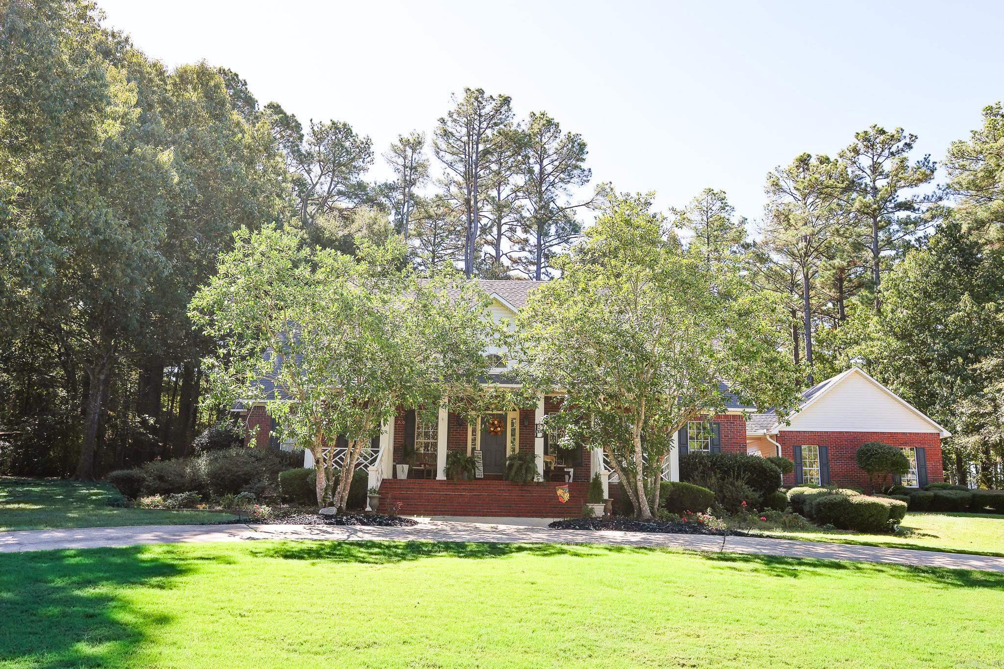 COUNTRY CLUB ESTATES - Residential