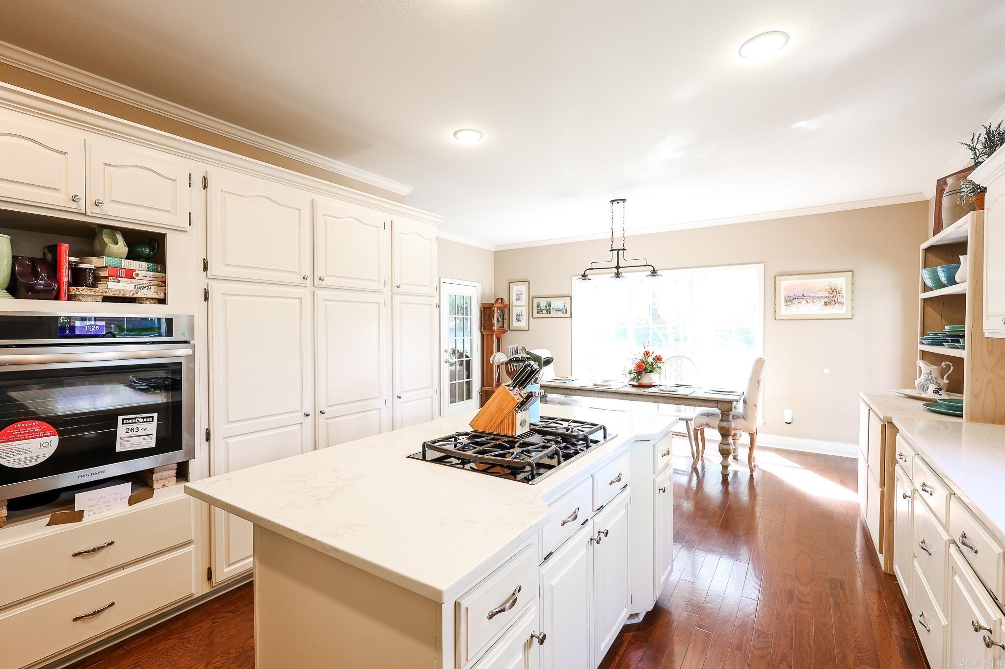 COUNTRY CLUB ESTATES - Residential