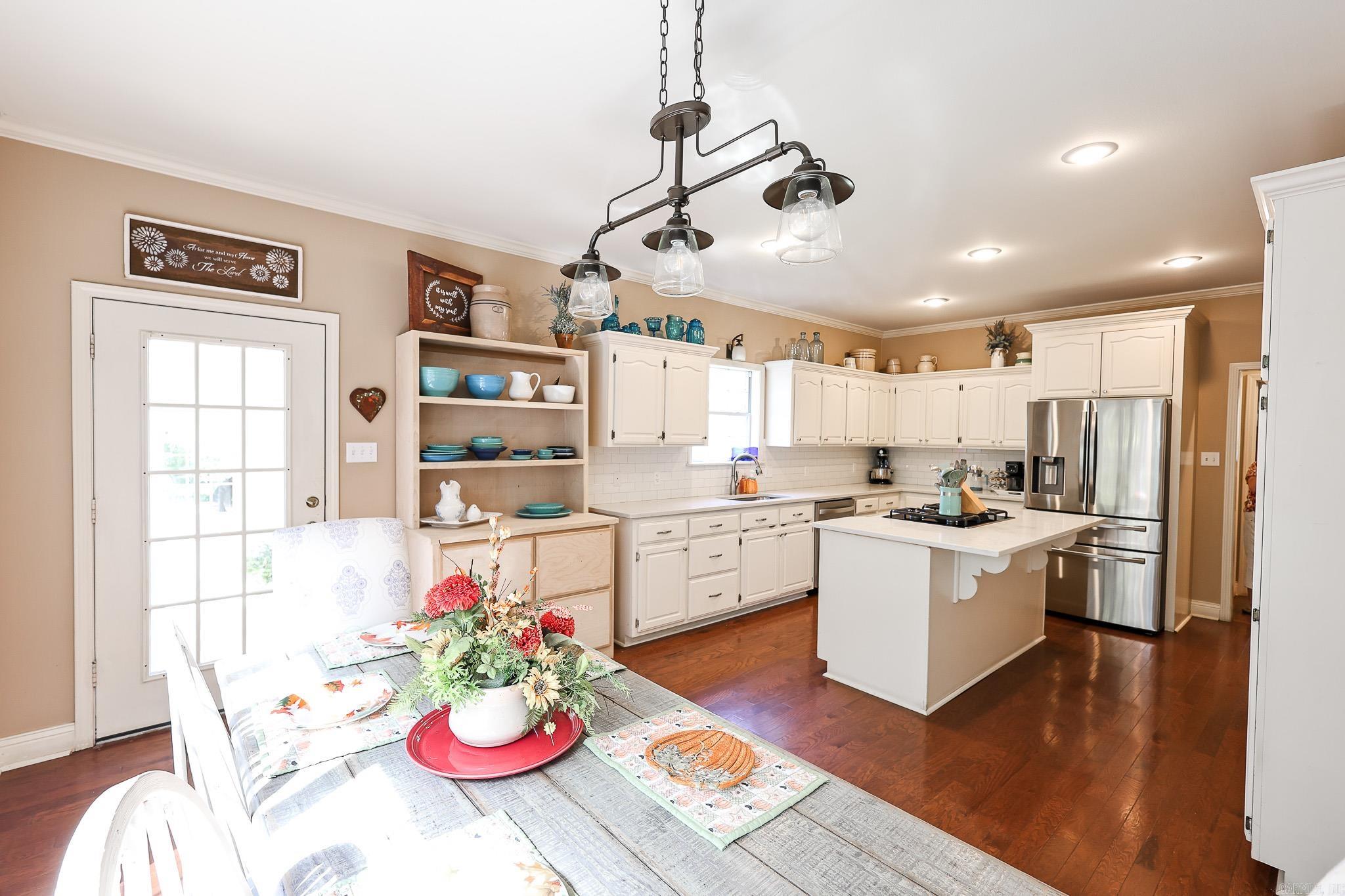 COUNTRY CLUB ESTATES - Residential