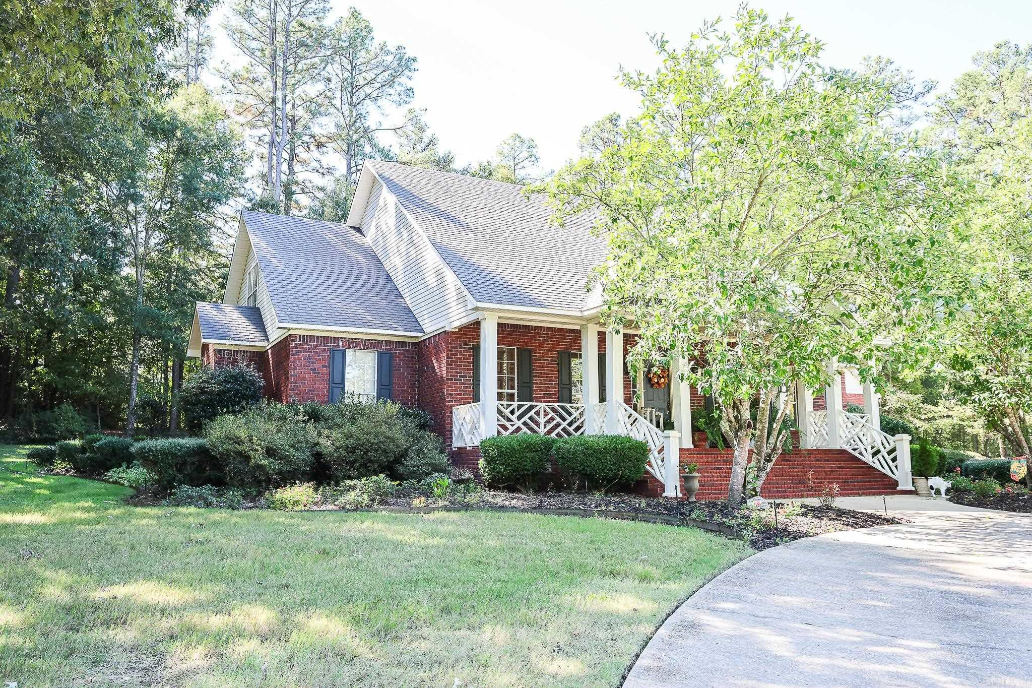 COUNTRY CLUB ESTATES - Residential