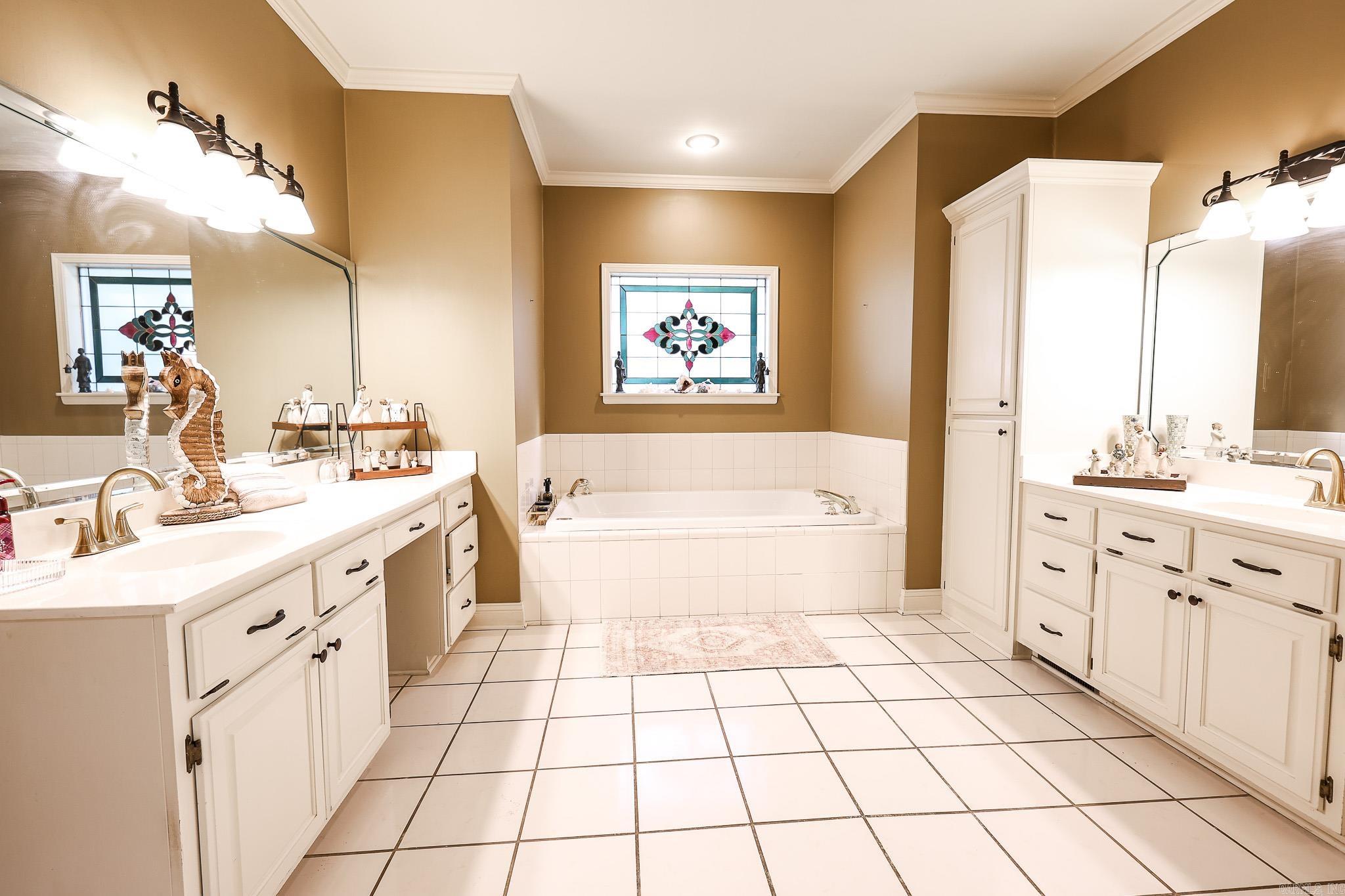 COUNTRY CLUB ESTATES - Residential
