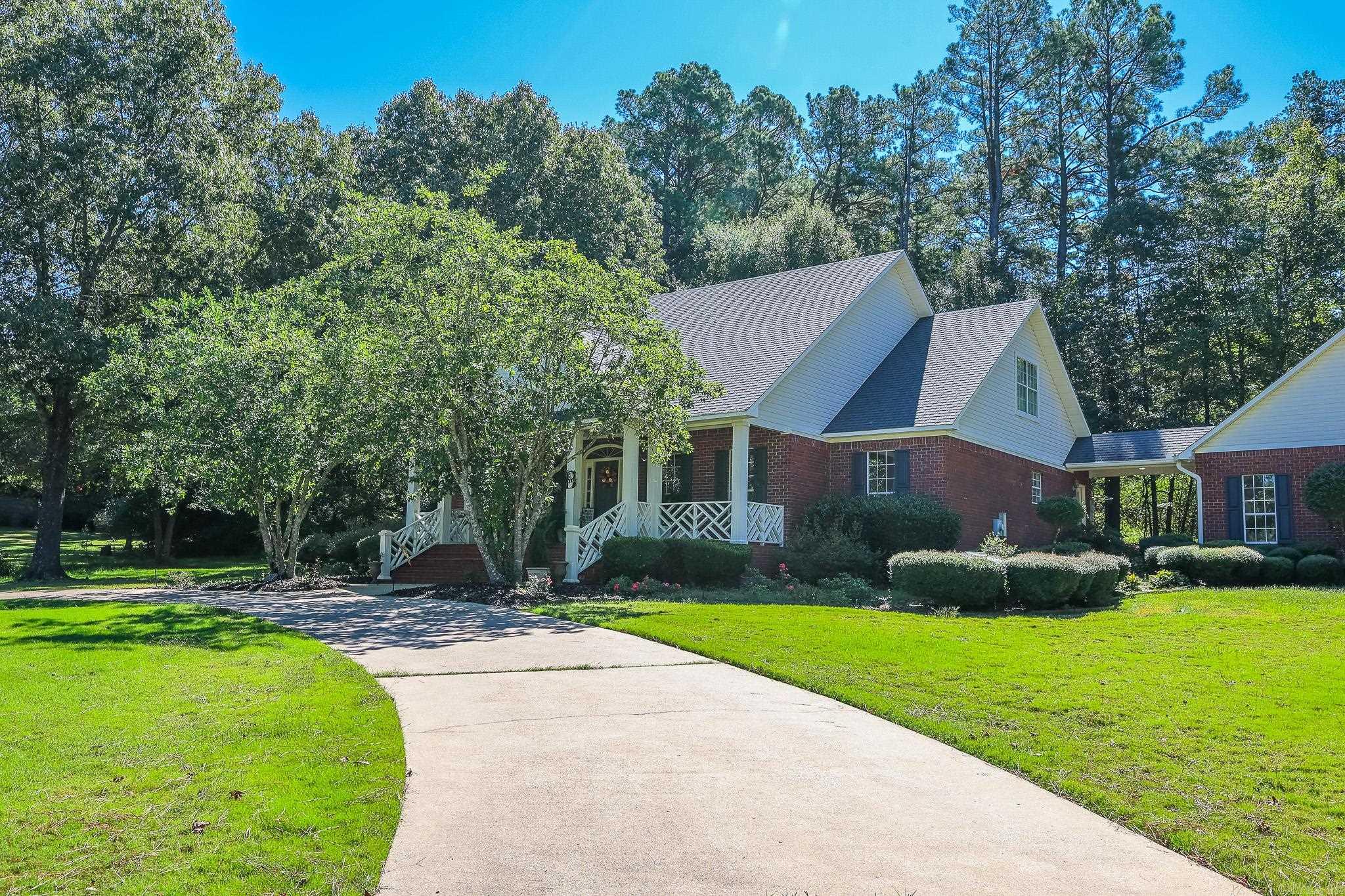 COUNTRY CLUB ESTATES - Residential