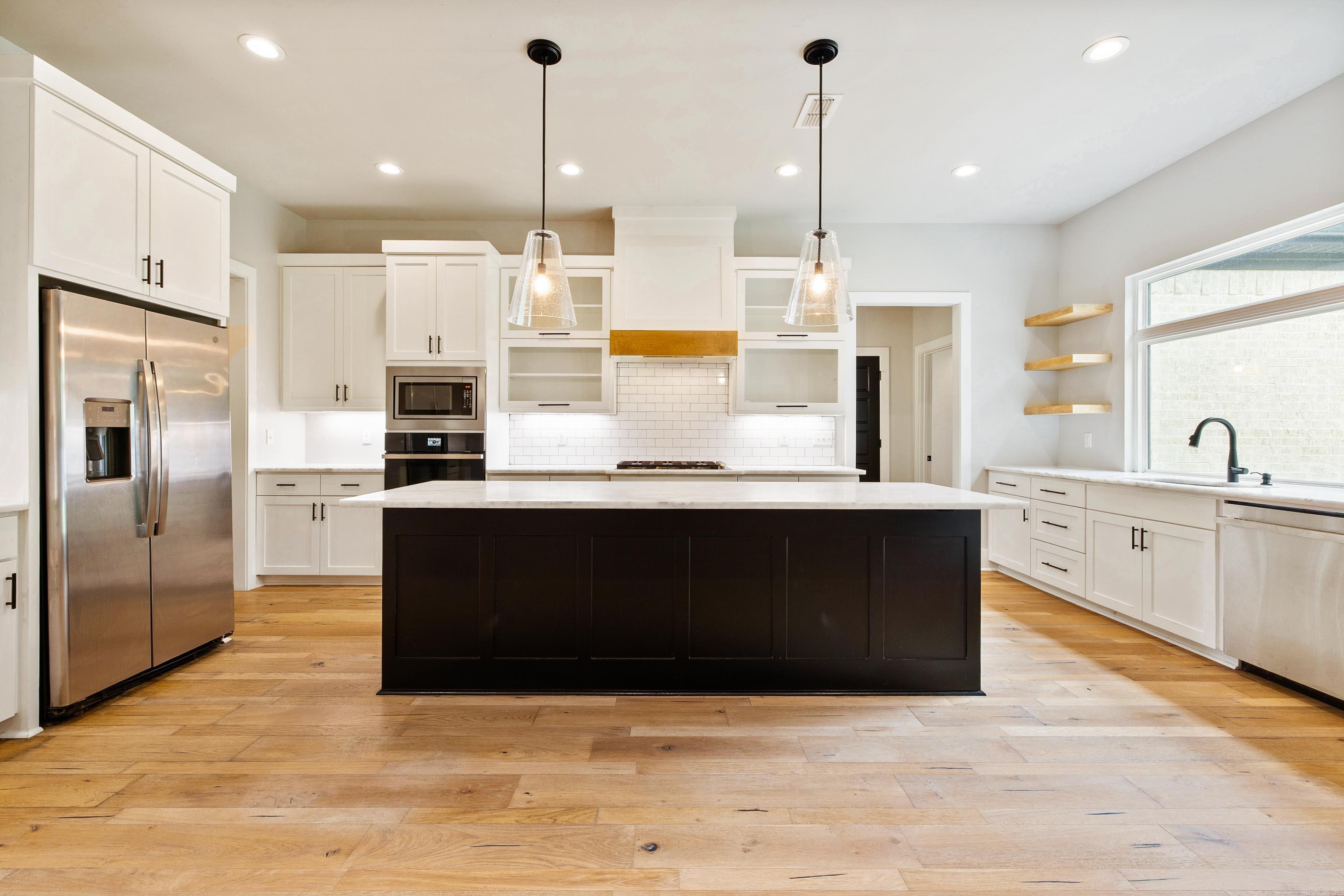 THE WOODS OF HURRICANE LAKE ESTA - Residential
