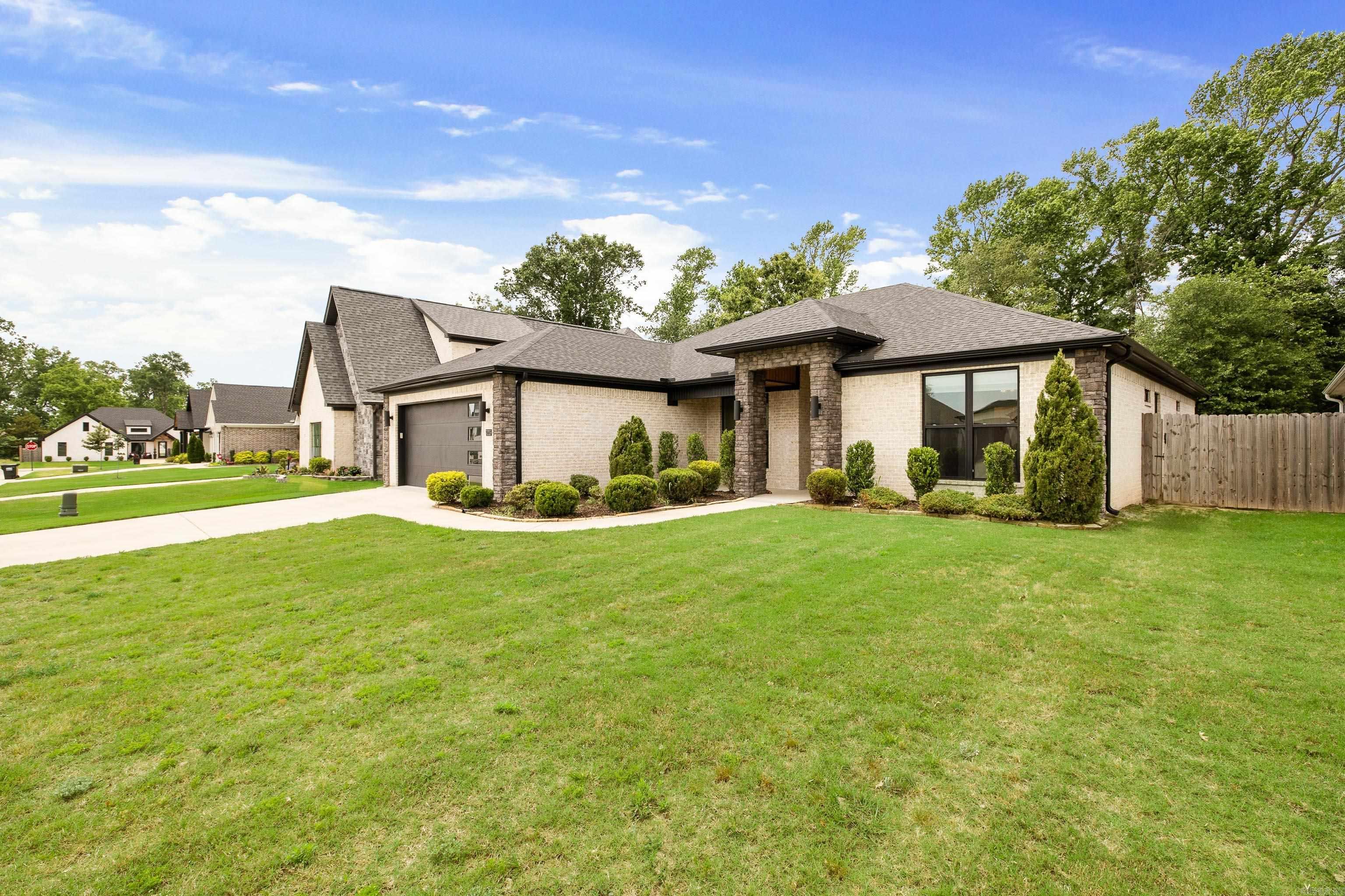 THE WOODS OF HURRICANE LAKE ESTA - Residential