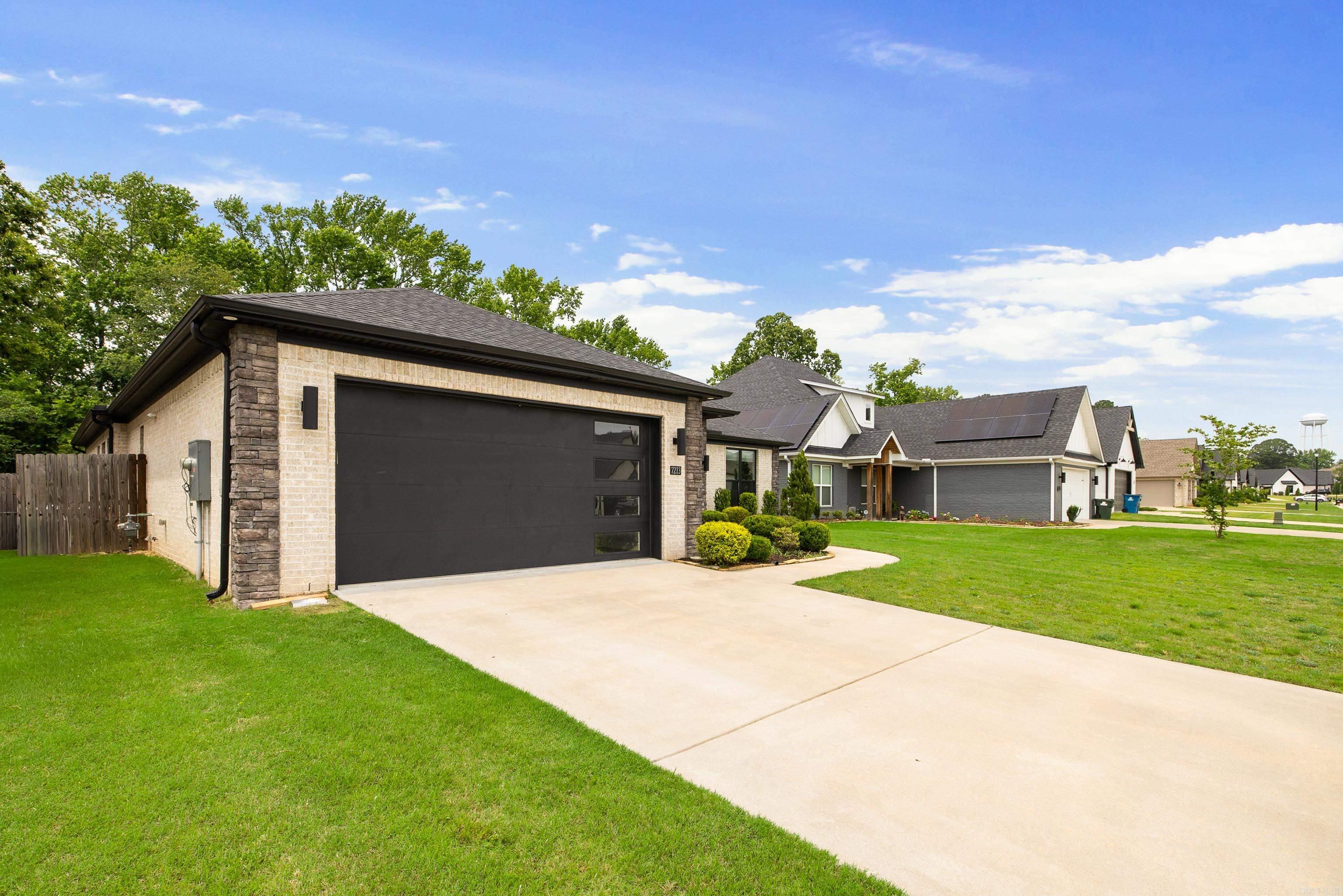 THE WOODS OF HURRICANE LAKE ESTA - Residential