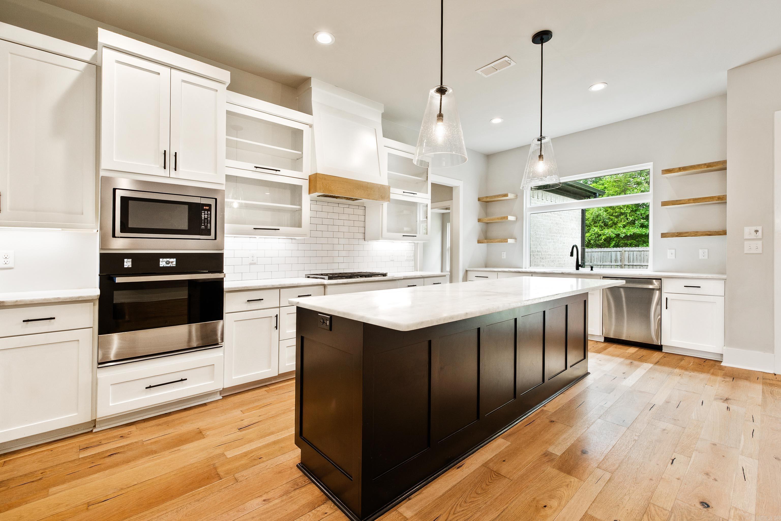THE WOODS OF HURRICANE LAKE ESTA - Residential