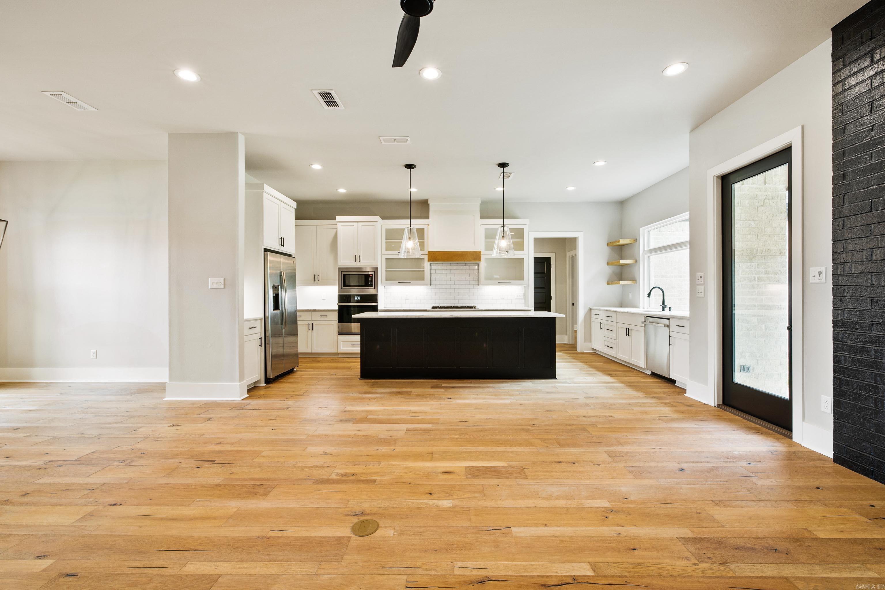 THE WOODS OF HURRICANE LAKE ESTA - Residential