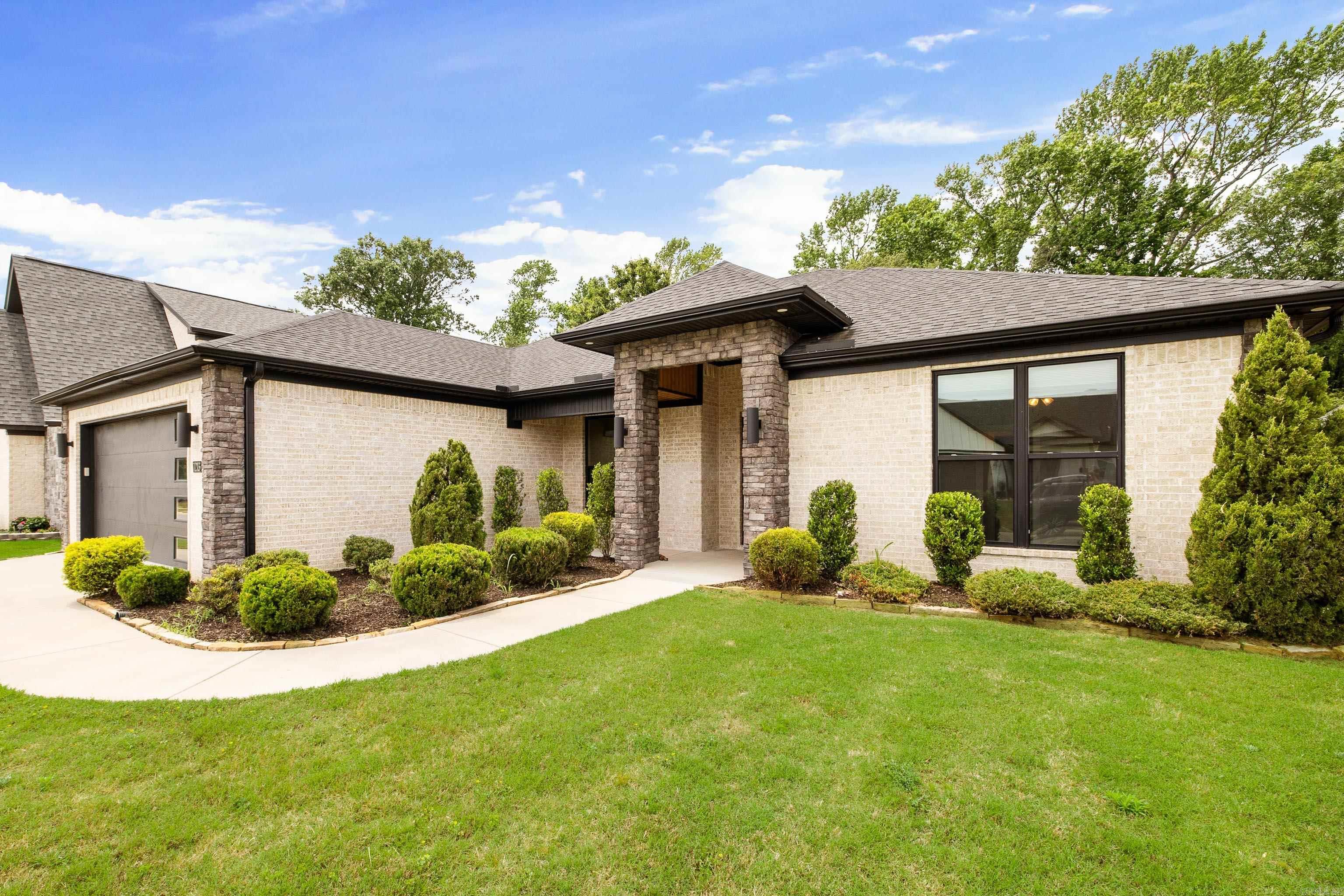 THE WOODS OF HURRICANE LAKE ESTA - Residential