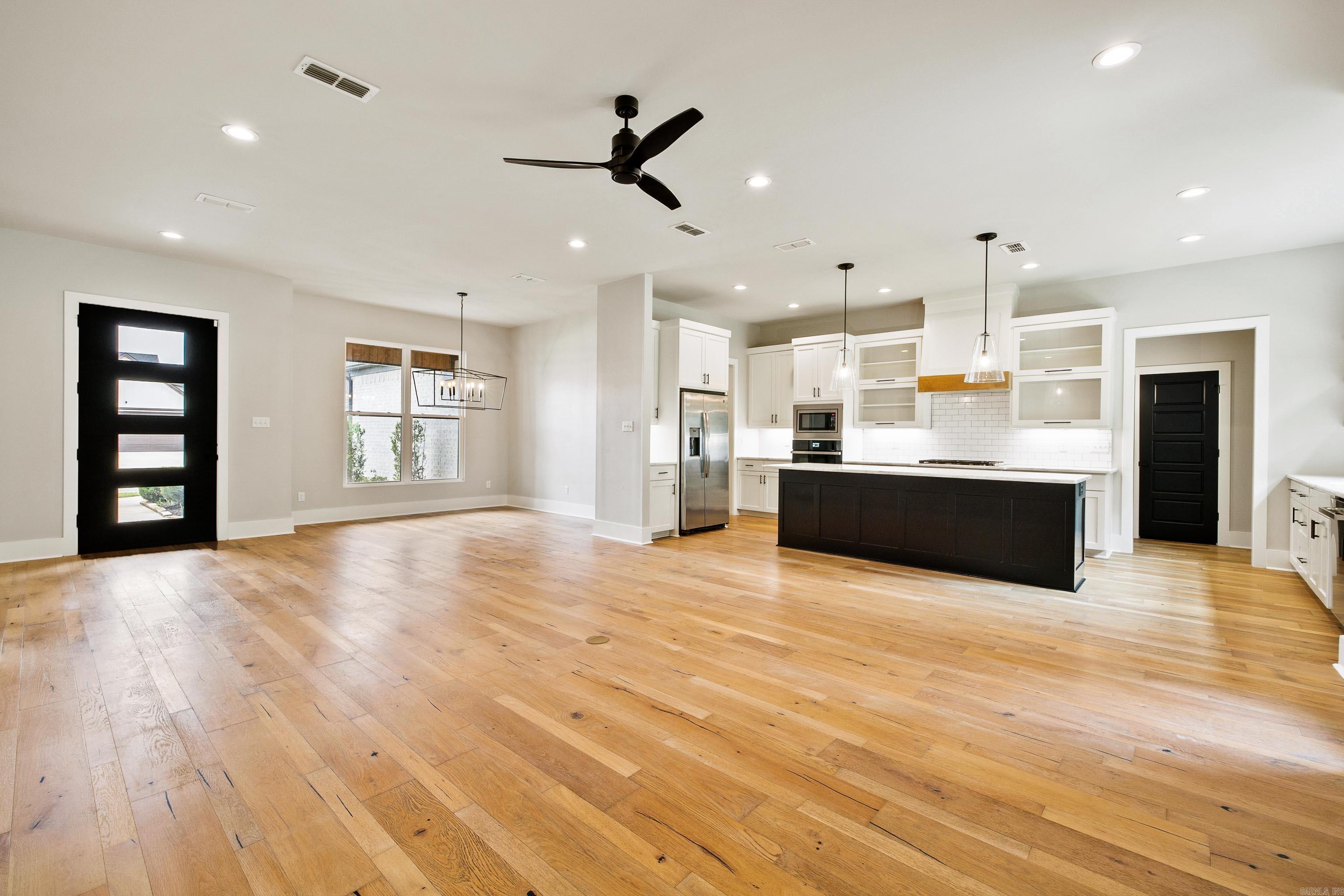 THE WOODS OF HURRICANE LAKE ESTA - Residential