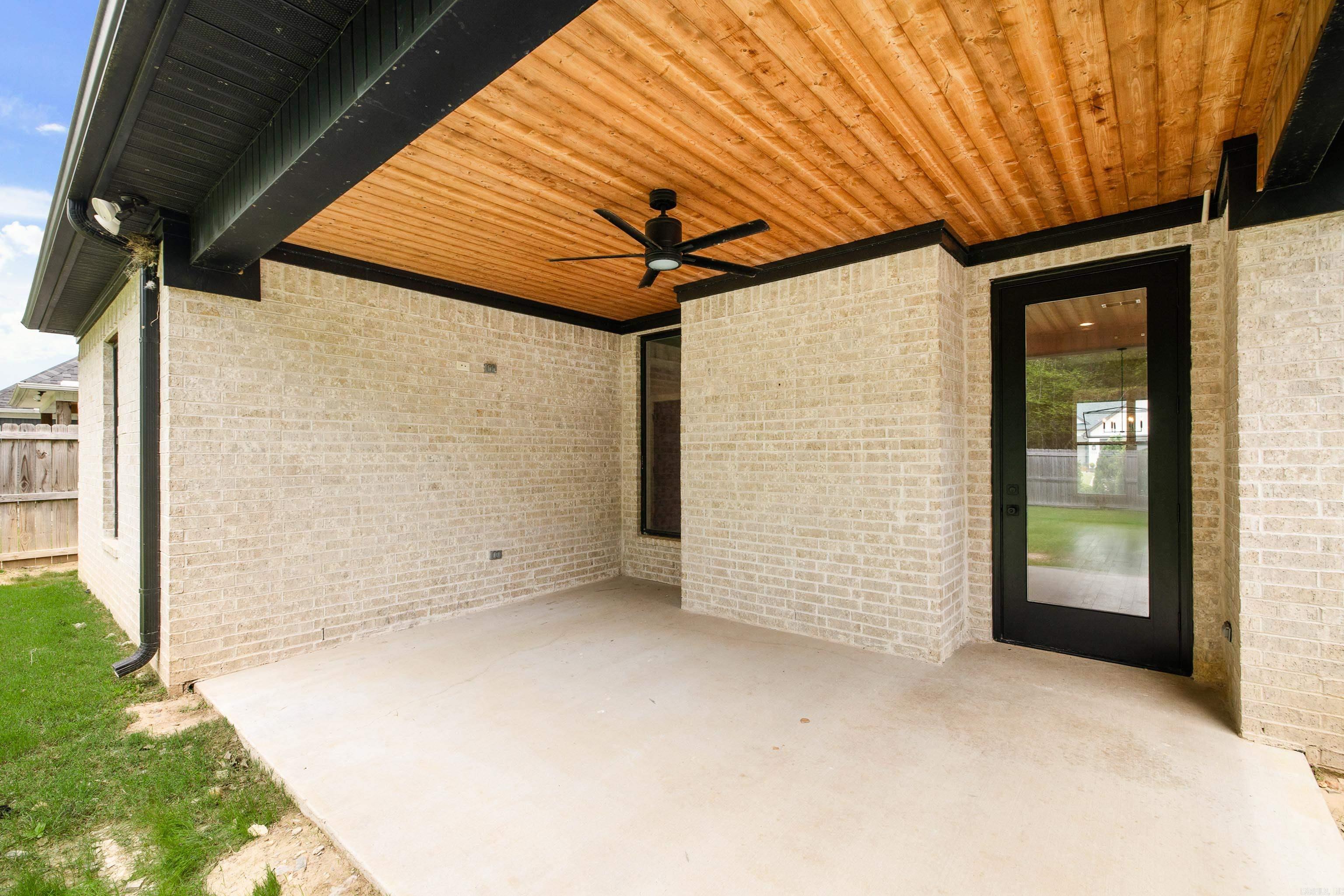 THE WOODS OF HURRICANE LAKE ESTA - Residential