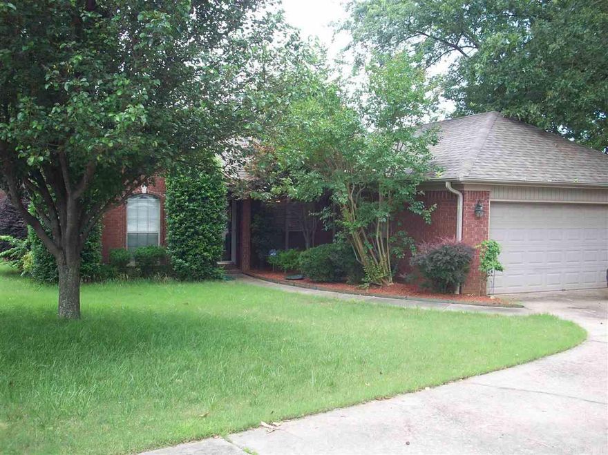 3/2 in Sherwood on Cul-de-Sac w/Split Floor Plan.  Visit our website, www.michelephillipsrealtor.com, to complete our on-line application.  An Agent will call to schedule YOUR Showing !!!  The Living Room w/Fireplace, Dining Area & Kitchen w/Bar & Pantry are an Open Concept!Master Suite complete w/ His & Her Sinks, Closets & Soaking Tub!!! Large Back Deck & Fully Fenced Backyard!Plenty of Room in the 2-car Garage! Pets upon Approval, Pet Fee Based on Type & Size