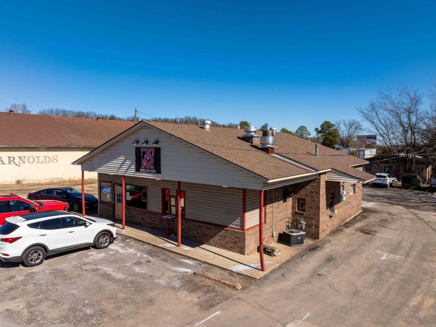 Mossy Oak Properties Selling Arkansas is proud to present a rare opportunity to own a well-established and locally loved restaurant, Bigger Burger Better BBQ, located at 2170 North Central Avenue in Batesville, Arkansas. In operation for over five years, this restaurant has built a strong following, with locals eating daily. Some customers even travel from surrounding towns multiple times a week to enjoy the home-style meals served here.  This property offers a clean, well-maintained, and fully functional restaurant that is truly turnkey and ready for new ownership. The dining area provides ample seating, and the property includes plenty of parking with room to expand if a future owner desires additional space.  The commercial kitchen is well equipped and thoughtfully laid out for efficiency, featuring three fryers, a large griddle with refrigerated drawers, convection oven with warmers, two freezers, prep station, steam warmers, warming box, can rack, large commercial wash sink, and a walk-in cooler. All equipment is conveniently arranged, making it easy for a new owner to step in and continue operations.  All equipment, supplies, tables, chairs, and everything inside will stay.