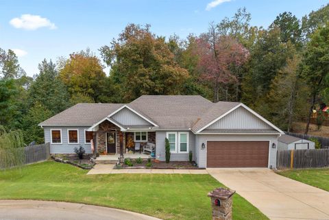 Photo of 9025 DIAMOND RIDGE Drive, Benton, AR 72019 (MLS # 25049329)
