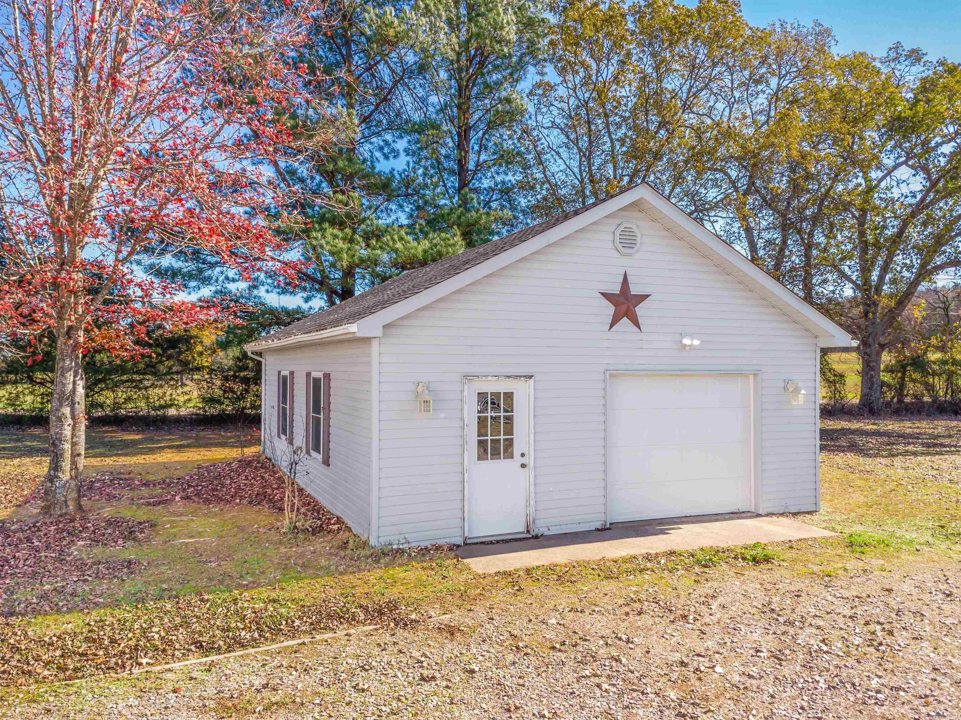 WHITE TAIL ACRES - Residential