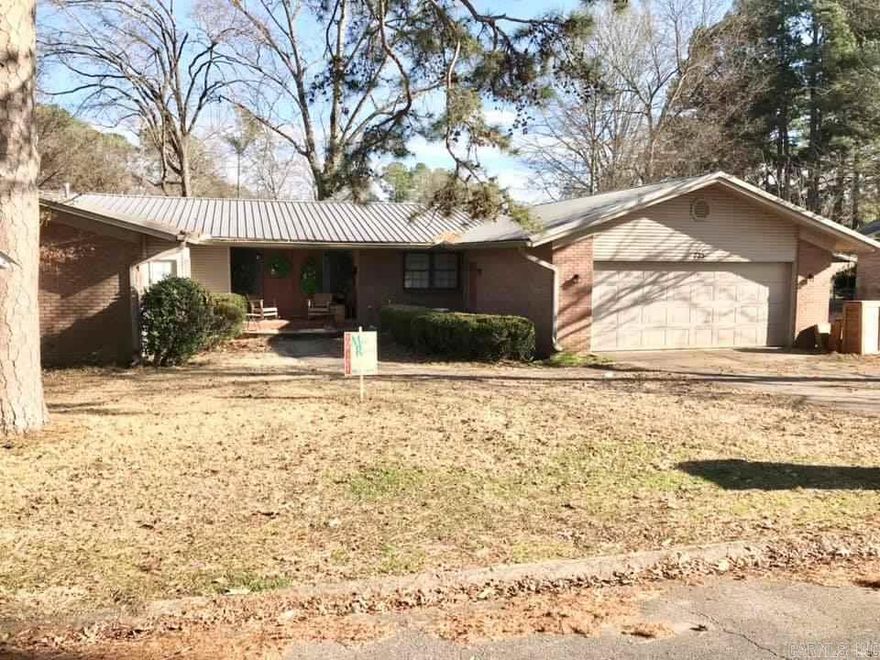 wonderful family home in a well-established neighborhood; walking distance to Caldwell Elementary; lovely den that could be a very large Master Bedroom; living/dining combo; eat-in kitchen; fenced yard; quick access to I-30.