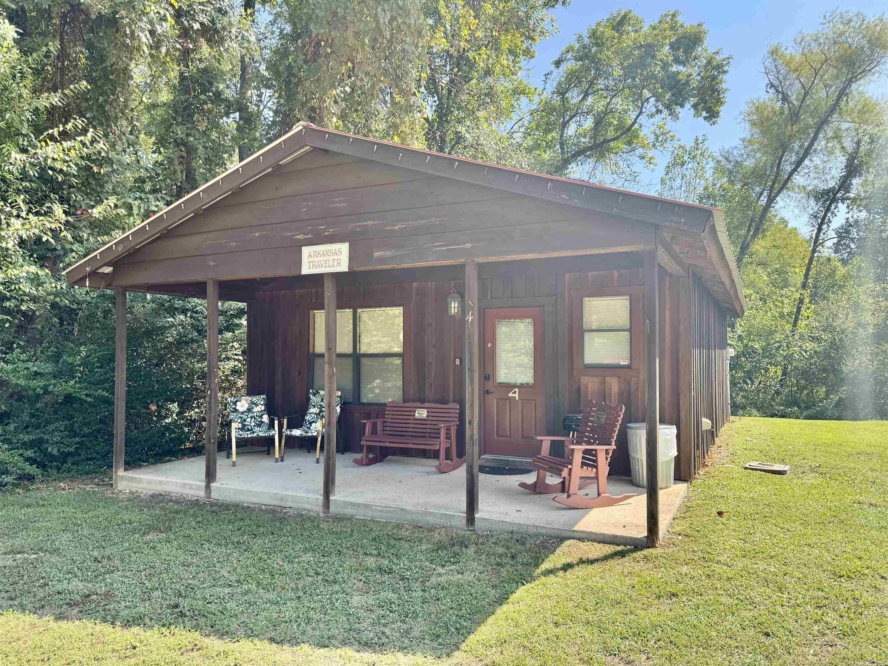 This is beautiful 2-bedroom, 1.5 bath cabin, right in the heart of the Mountain View. This phenomenal retreat offers a serene escape to relax and enjoy all the town of Mountain View has to offer. Including shopping, restaurants, a movie theater, hiking trails, fishing, kayaking, and much more! The courthouse square is just a short walk away, where the famous Folk music is played on most weekend nights. Also, just a short drive away from The Ozark Folk Center State Park, Blanchard Springs Caverns, and the famous White River. Come take a look for yourself adventure awaits!