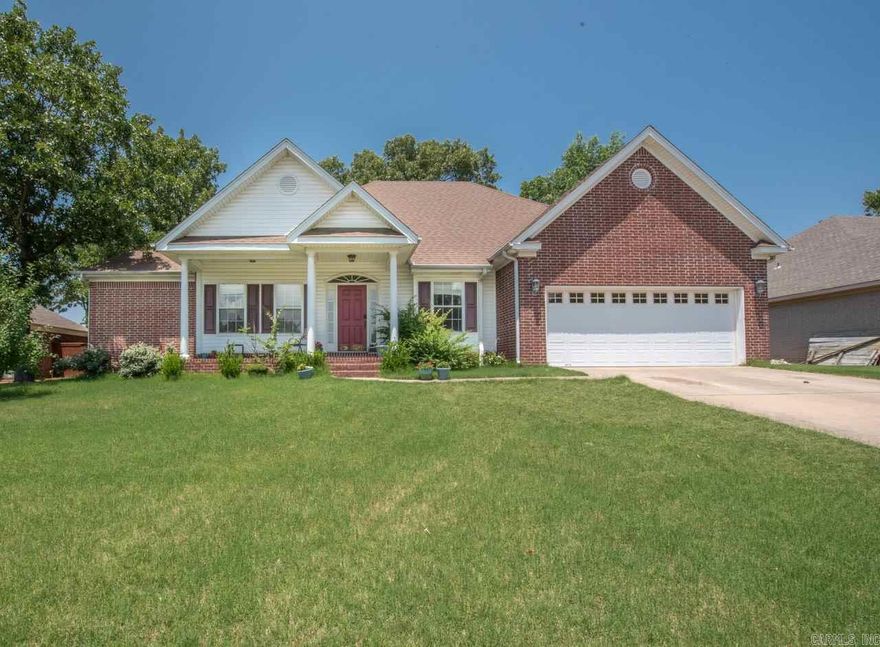 Immaculate 4 bedroom 3 bath home in Sherwood's desirable Stonehill subdivision. Modern home w/ beautiful high ceilings, open floor plan, and separate dining room. Beautiful grand entryway opens to the living area w/ French doors leading to the office. Kitchen features breakfast nook, gas stove w/ built-in pantry, and bar. Master suite is a great size w/ large walk-in closets and tray ceilings. Master bath has jucuzzi tub and separate shower. Large fully fenced backyard w/ patio. Must see today!