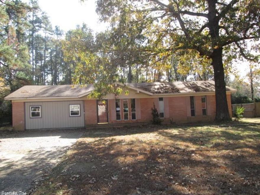 One story brick home with composite shingle roof. Three bedrooms and two baths. Two large living rooms and a bonus room. Spacious home for a growing family. Call today for details.  Submit offers on www.homepath.com as this is a Fannie Mae Homepath property.