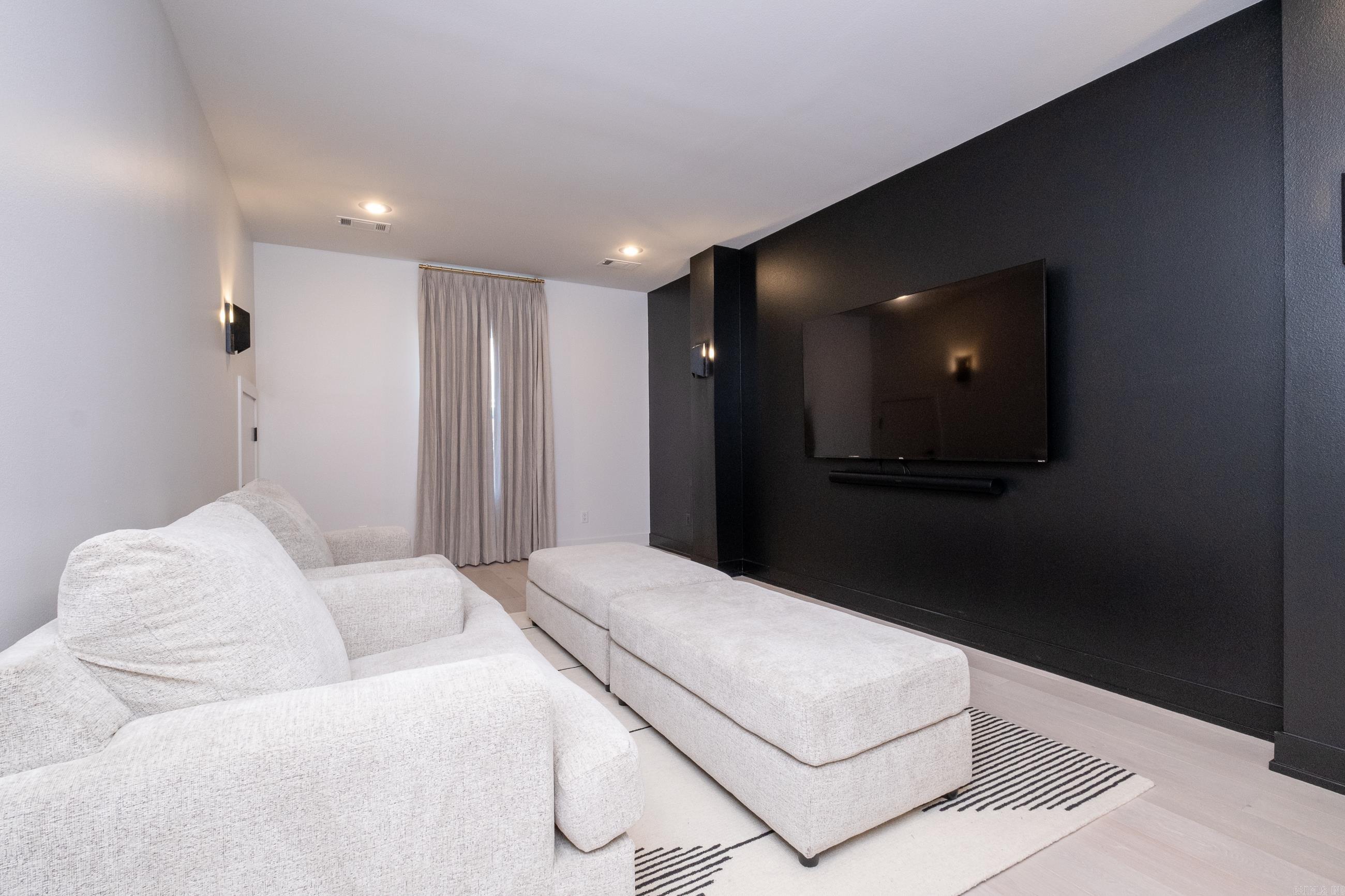 CHENAL VALLEY "FALSTONE COURT" - Residential