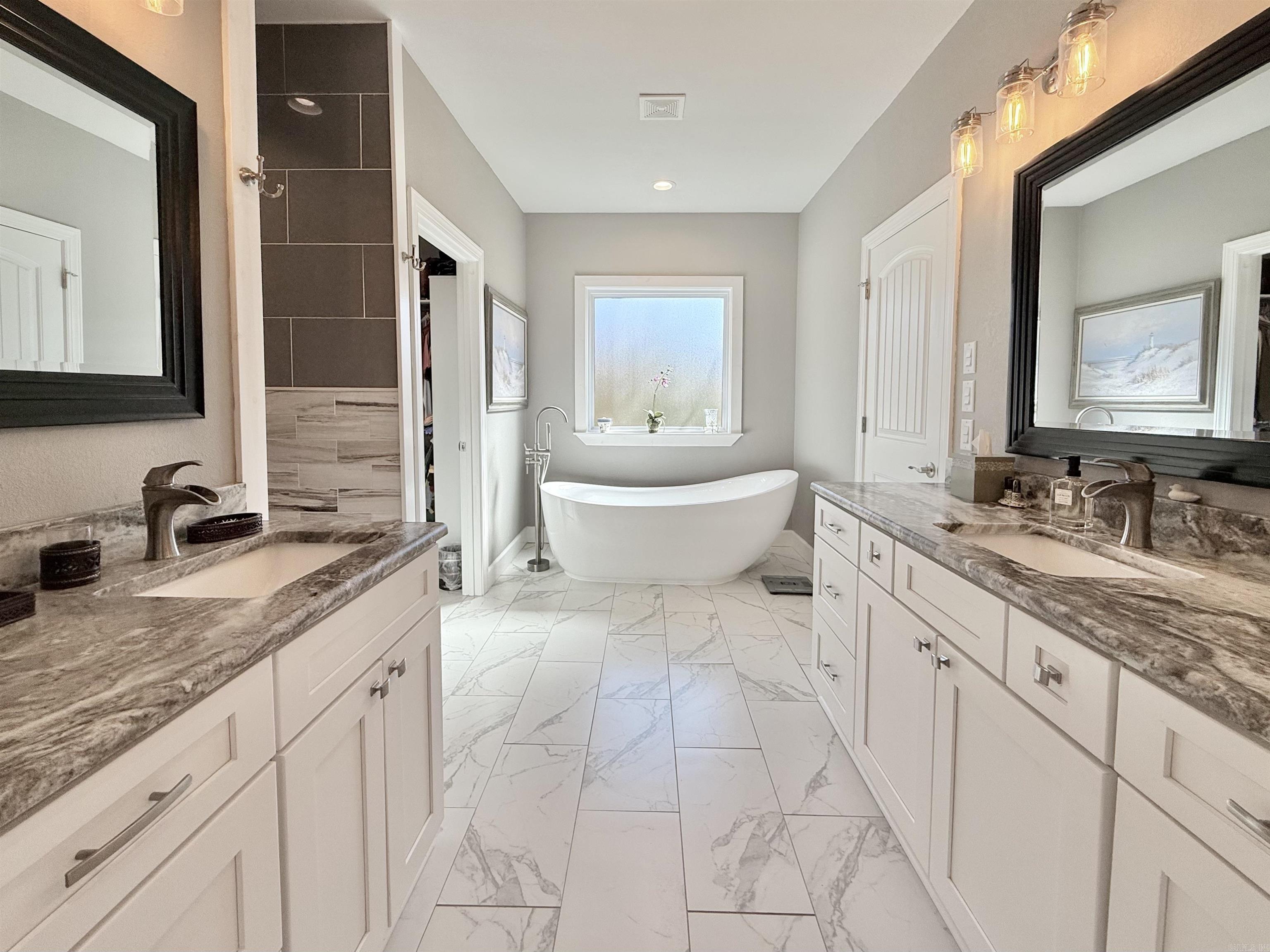 ALTA VISTA - Residential