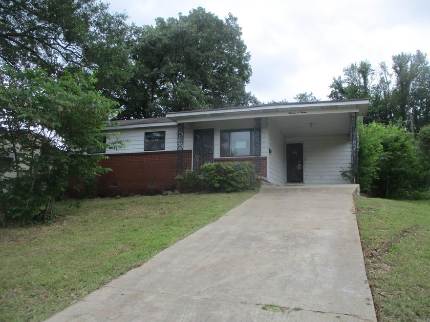 Investors don't miss out on this great opportunity close to downtown Little Rock.  This cute 3 bed 2 bath home features covered parking and a fenced in backyard. With a little TLC and some elbow grease this property could really be something special.  Don't miss out on this great space buy!!  **Agents please READ agent/confidential remarks section for additional information, showing and offer instructions**