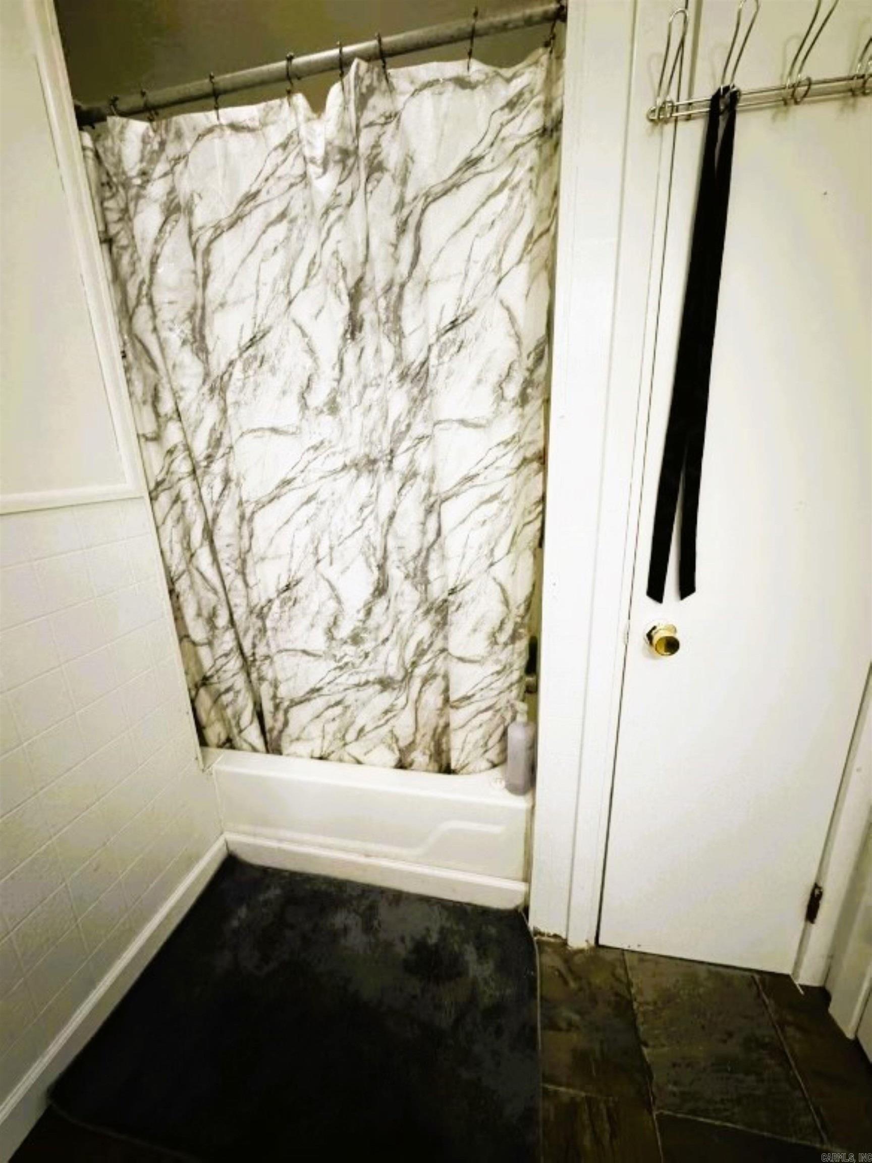 SHADY ACRES - Residential