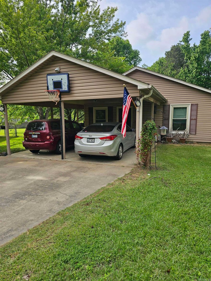 Great investment opportunity! This prime location offers just over an acre, and a 12x24 shop. The home does have foundation issues and being sold AS IS. AGENTS PLEASE SEE REMARKS!!