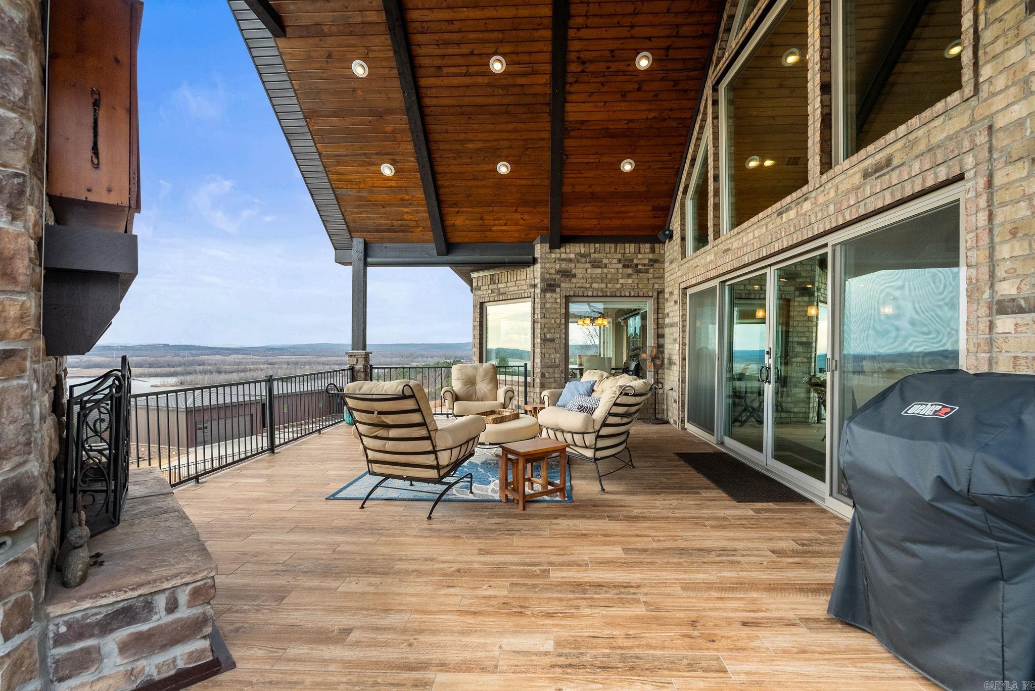 MOUNTAIN CREST ESTATES - Residential