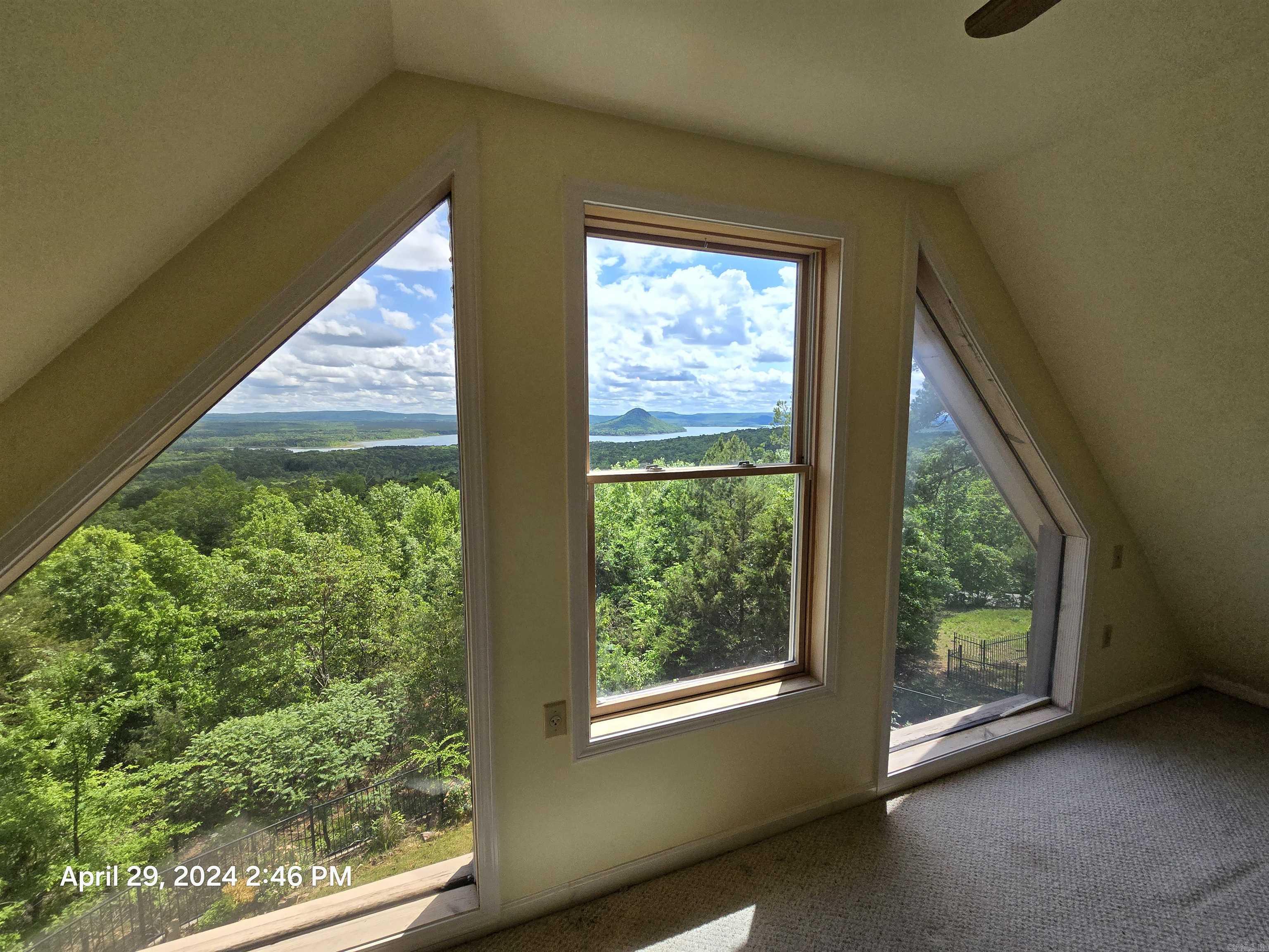 INDIAN HILLS - Residential