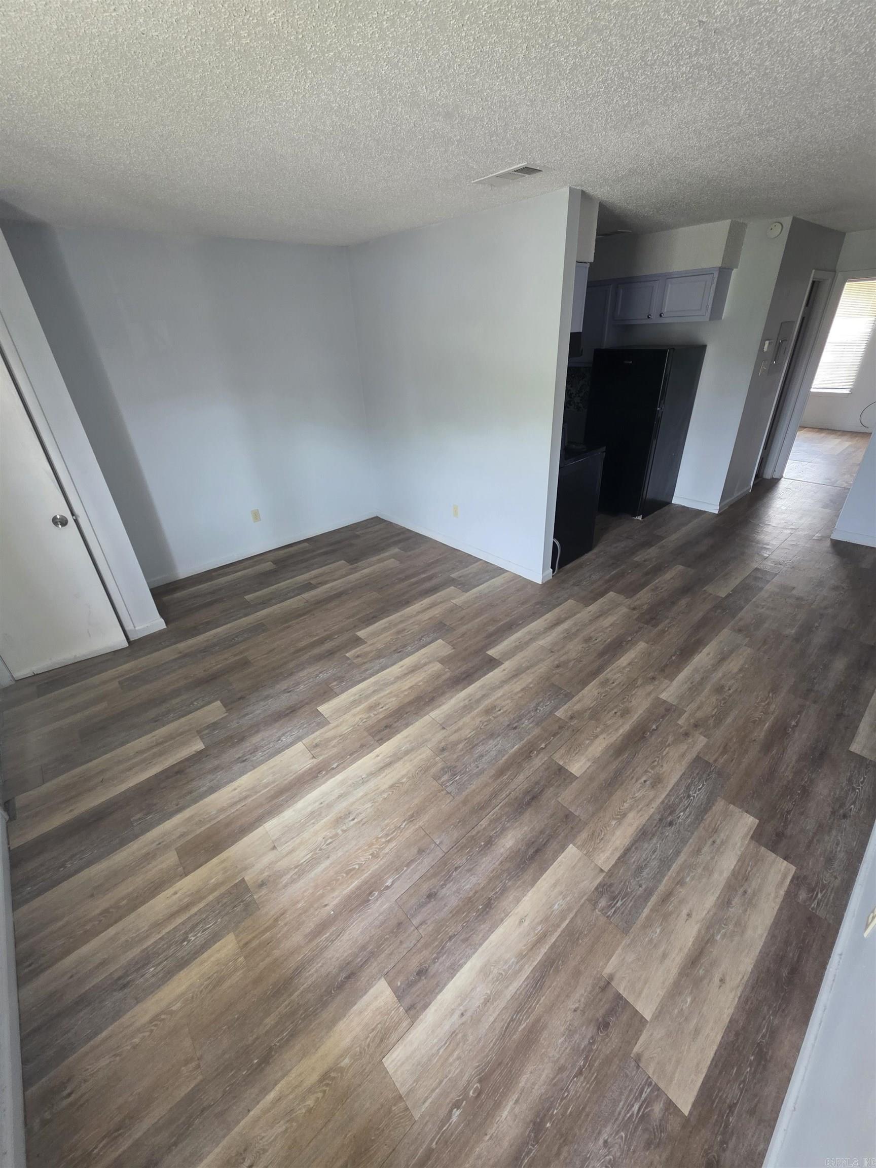 Cozy 1BD/1BA in SWLR that is waiting for you to call home. Vinyl flooring throughout. Kitchen appliances included! Perfect for a young professional or retiree. This property is managed by Hoffman Team so beware of scammers - we will never ask you to Cashapp us money. The lease for this property is for 18 months to 2 years with a 3% increase after the first year. Income must be 3x the amount of rent per month unless you have a housing voucher. Deposit, first monthās rent, and the $50 administration fee due before move in. This property does have a 25 lbs. weight limit for pets unless they are registered service animals.