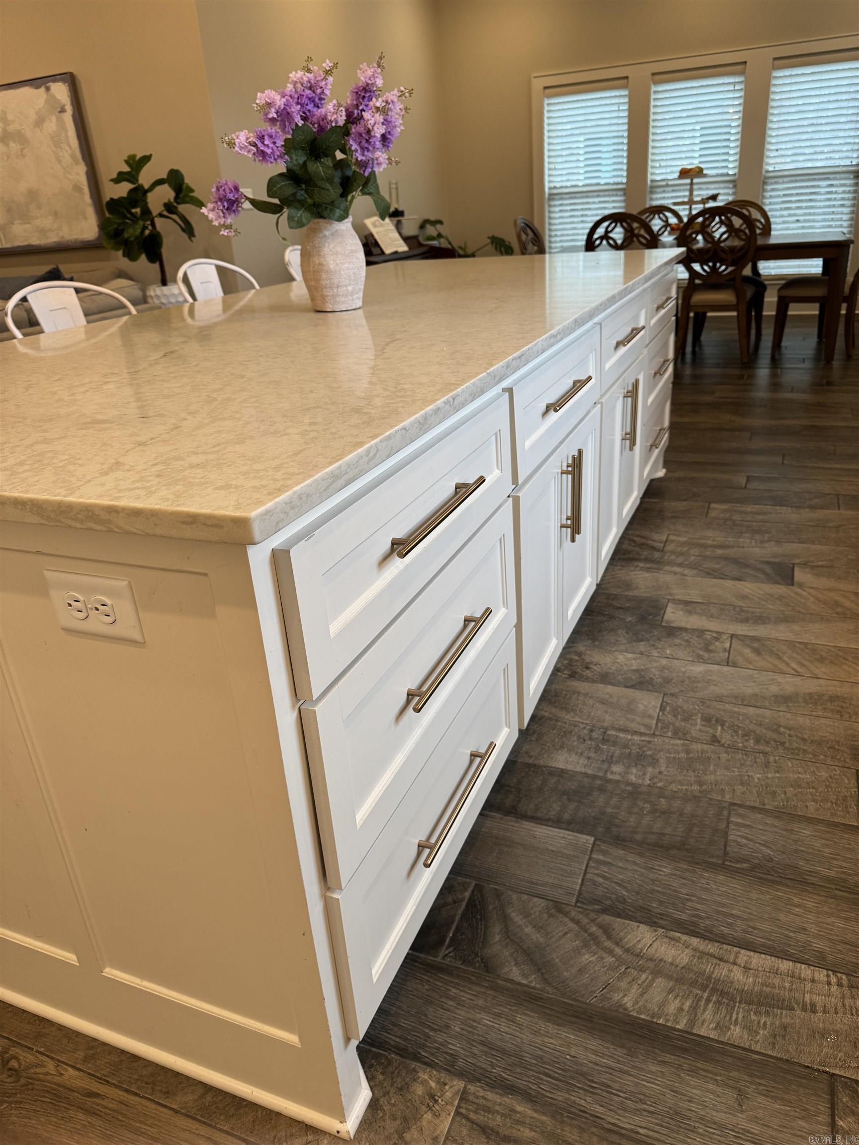 ROBYNMAR - Residential