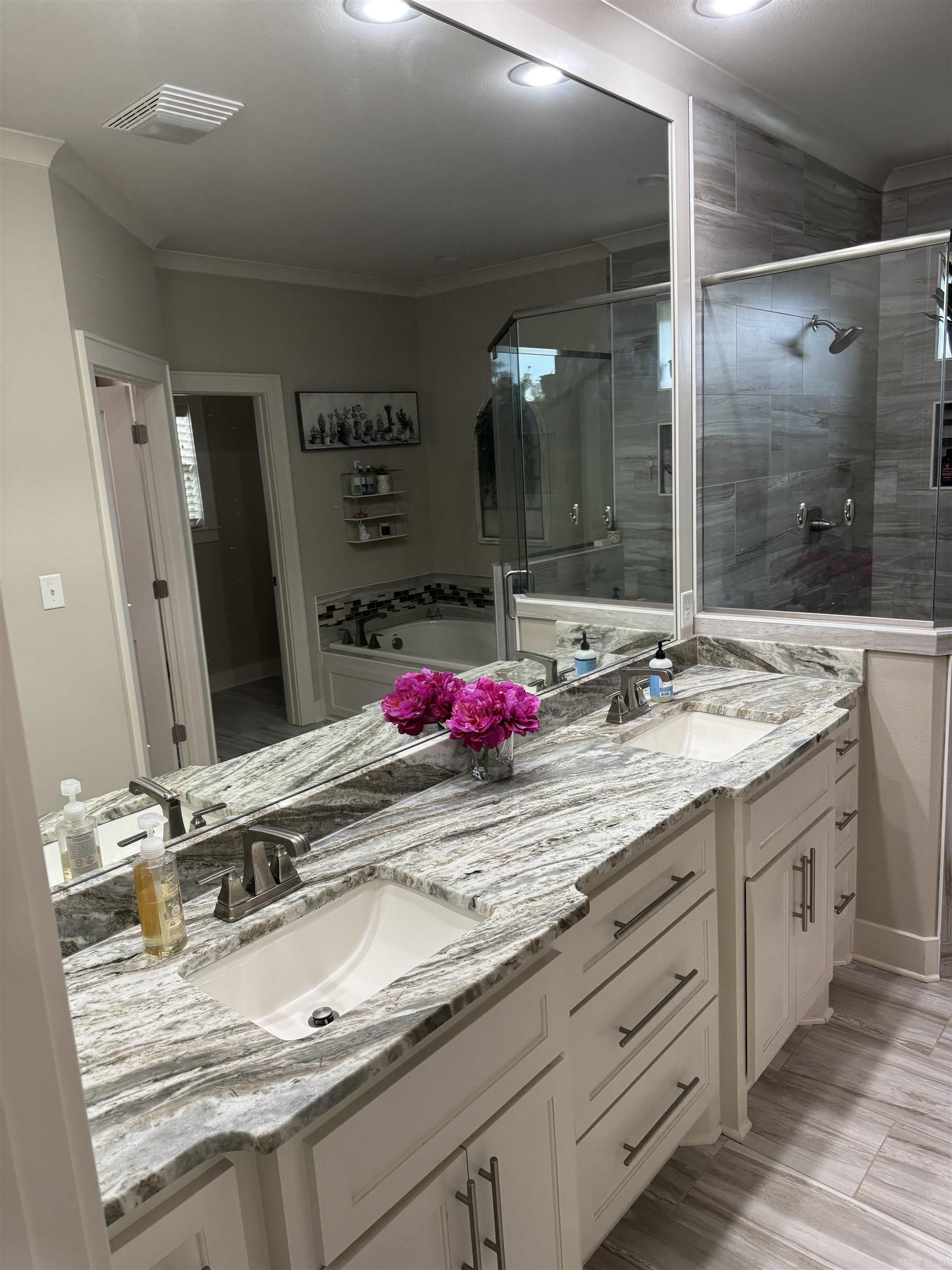 ROBYNMAR - Residential