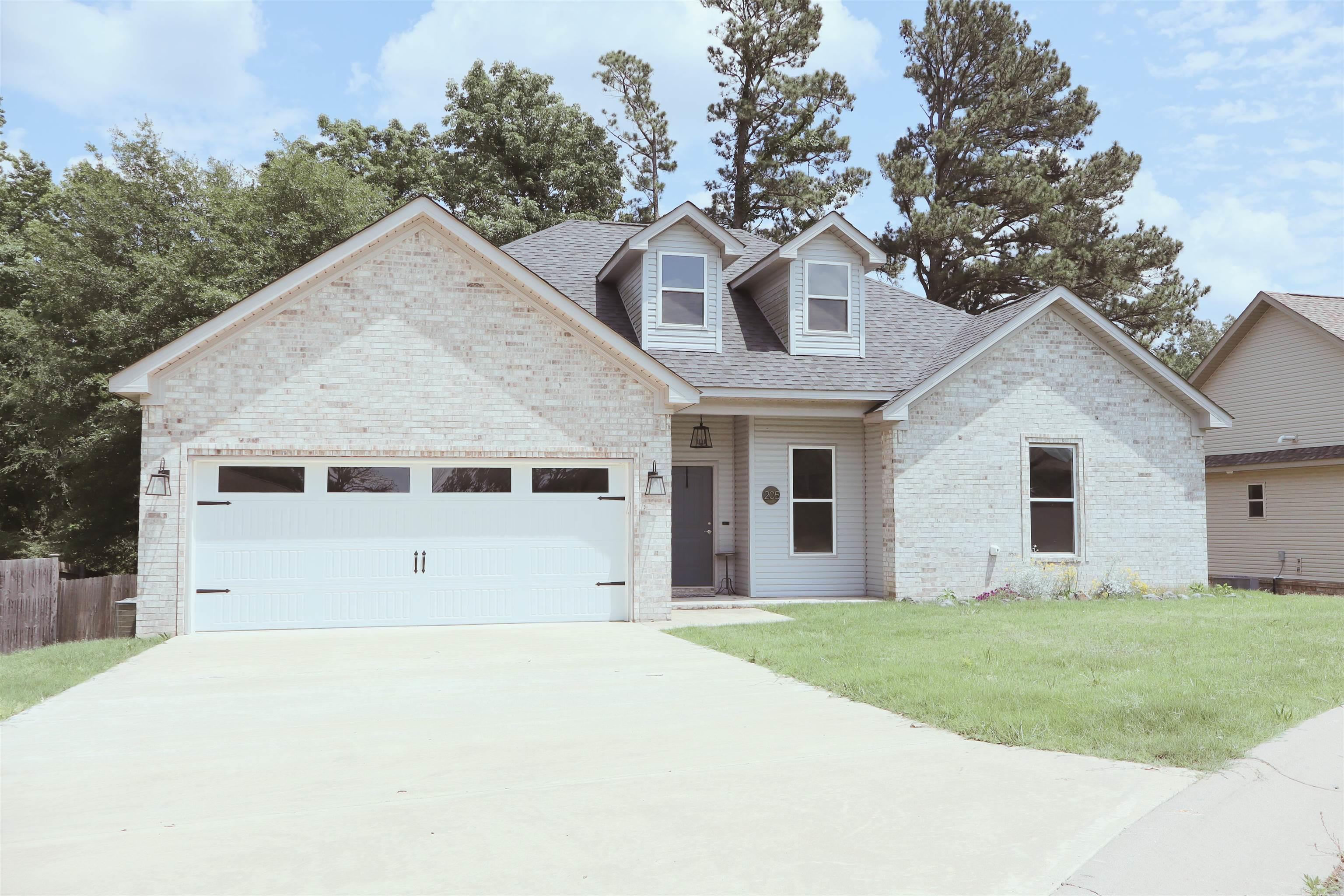AVAILABLE FOR SHOWINGS AND LEASE BEGINNING SEPTEMBER 1! Nice 3 bedroom, 2 bathroom home in Lake Hamilton School District. This house is very spacious with upscale finishes. Fully fenced backyard. Tenant is responsible for utilities and lawncare. $100 Application Fee. Pets allowed on a case by case basis with nonrefundable pet deposit.