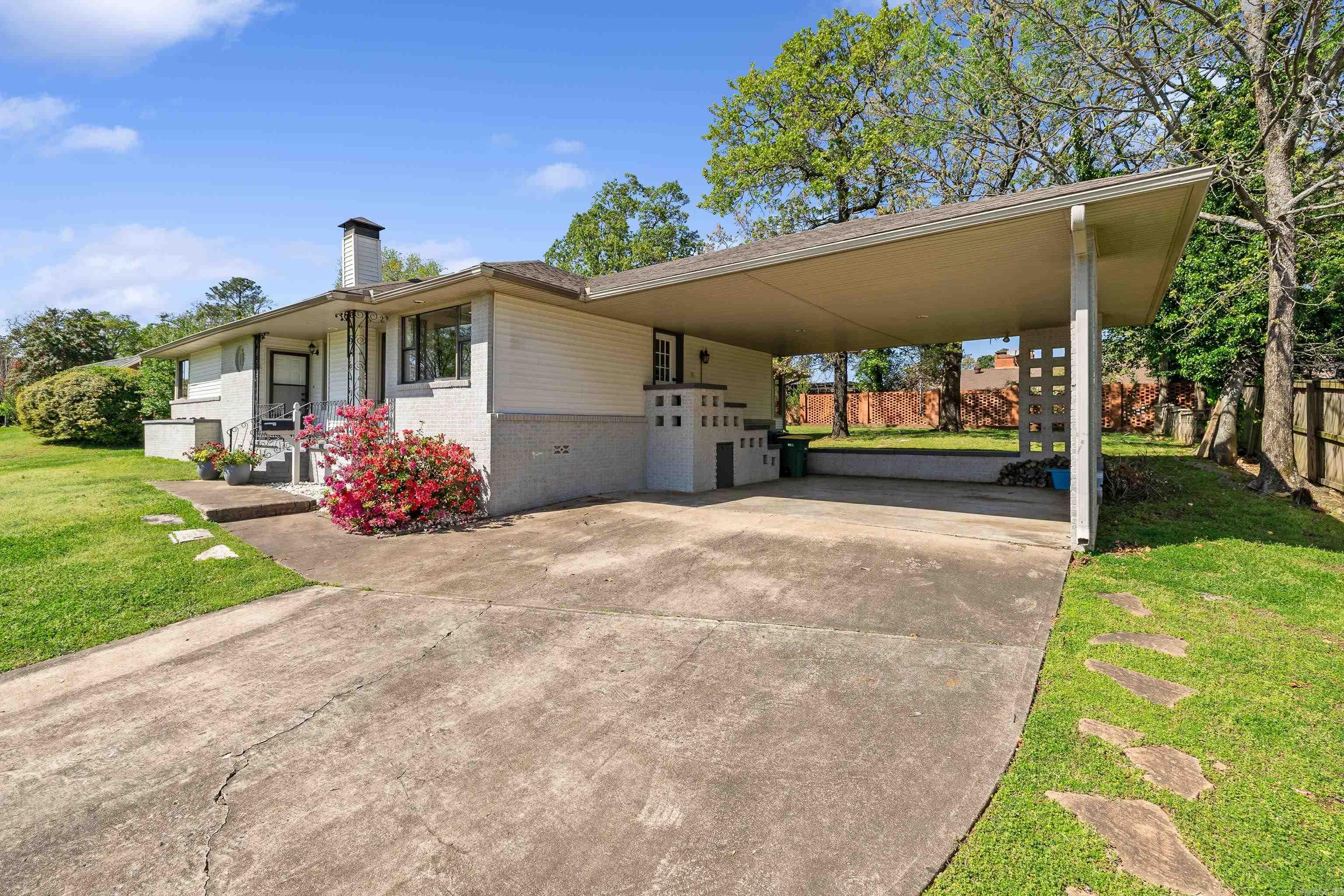 KINGWOOD PLACE - Residential