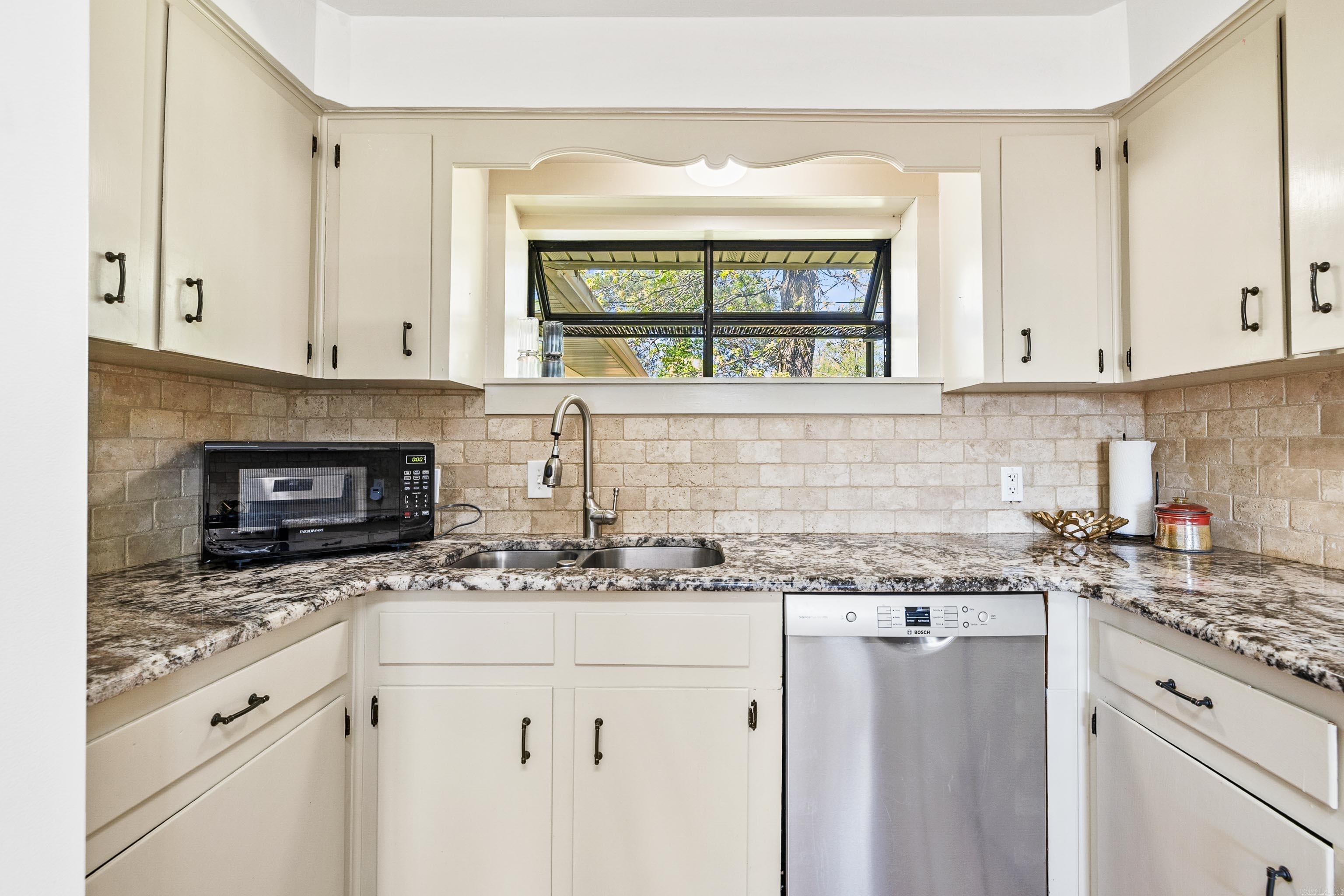 KINGWOOD PLACE - Residential