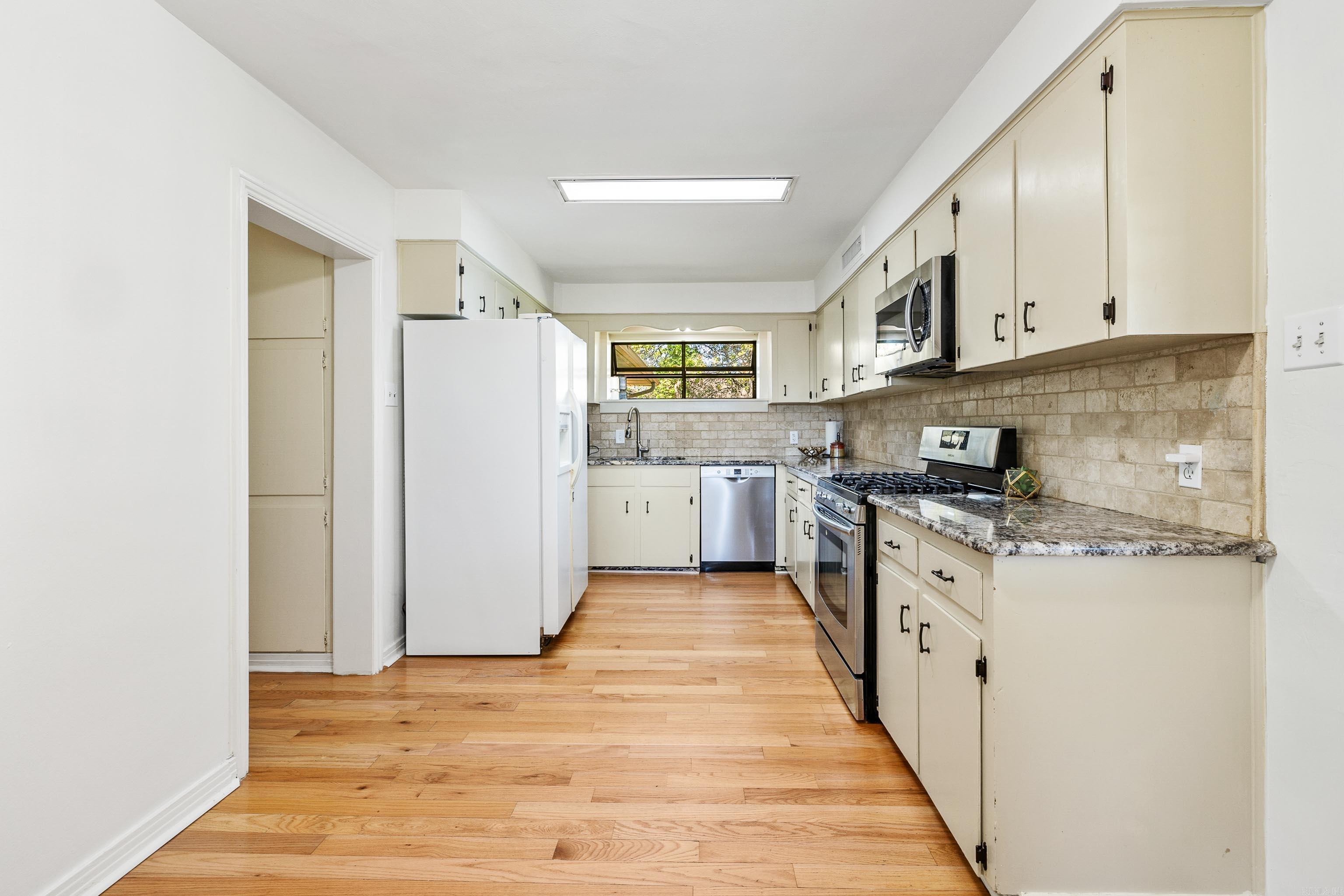 KINGWOOD PLACE - Residential