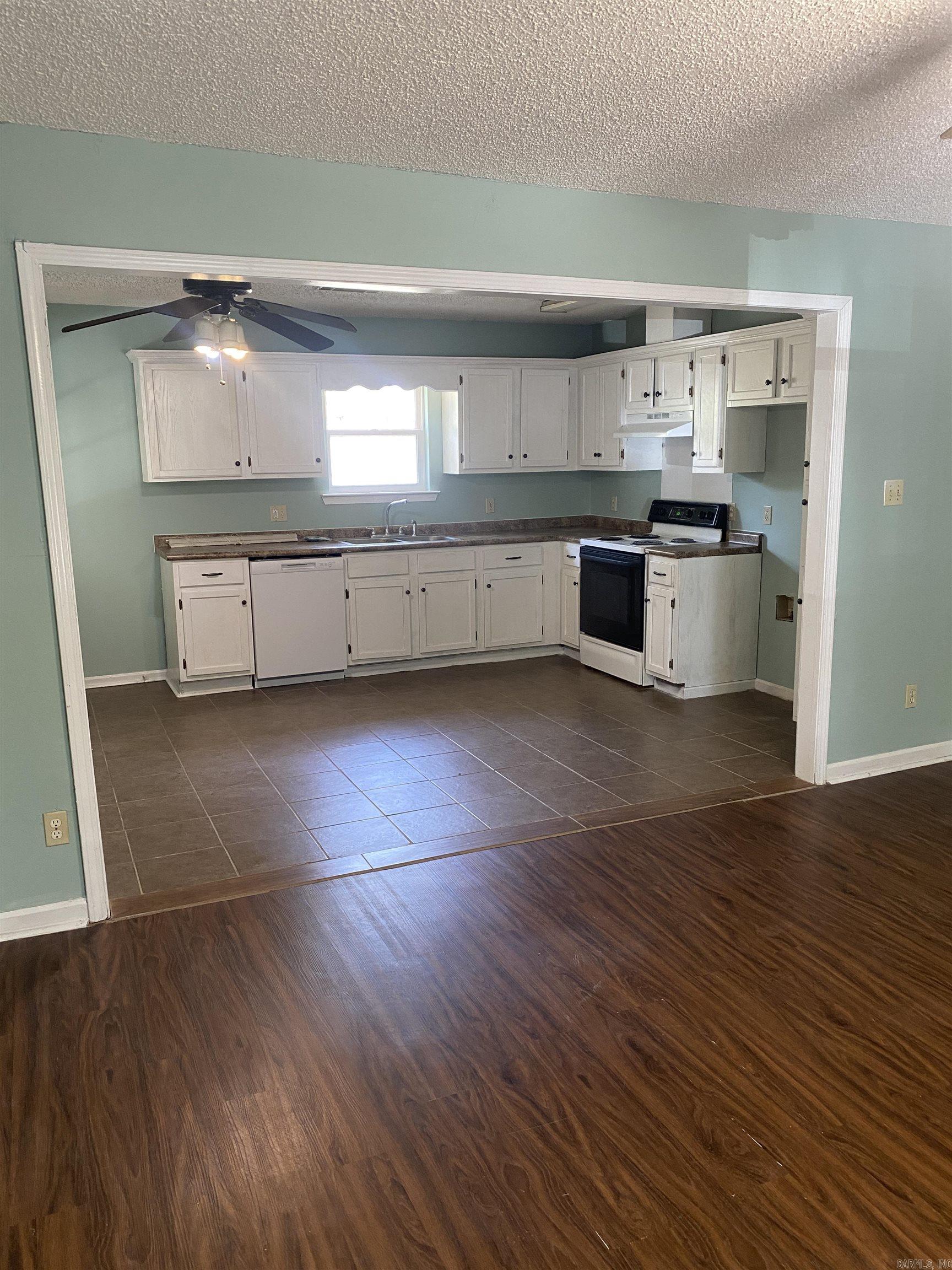 MAGNOLIA POINT - Residential