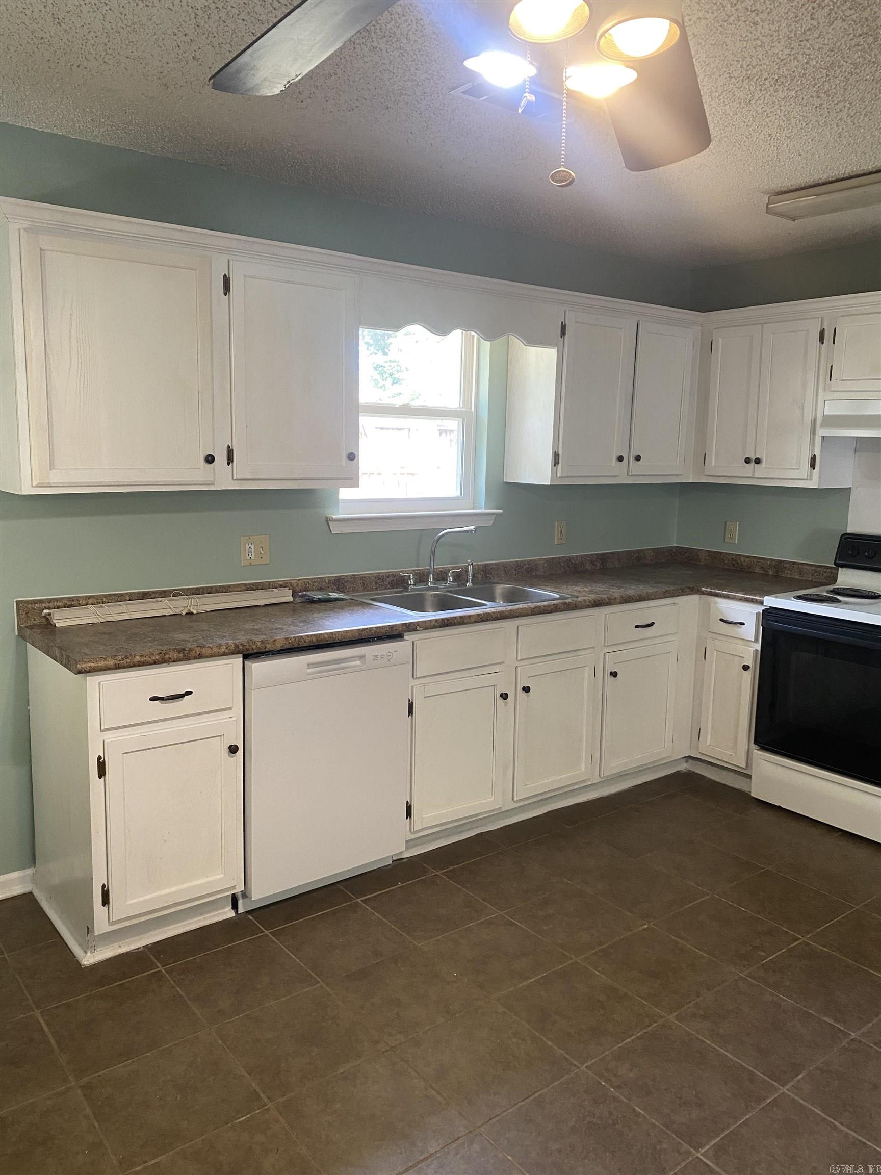 MAGNOLIA POINT - Residential